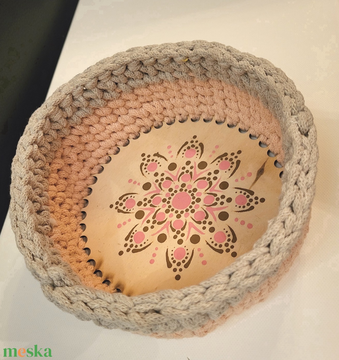 Beige és világosrózsaszín horgolt kosár mandala díszítéssel - otthon & életmód - tárolás & rendszerezés - tárolókosár - Meska.hu Beige és világosrózsaszín horgolt kosár mandala díszítéssel - otthon & életmód - tárolás & rendszerezés - tárolókosár - Meska.hu