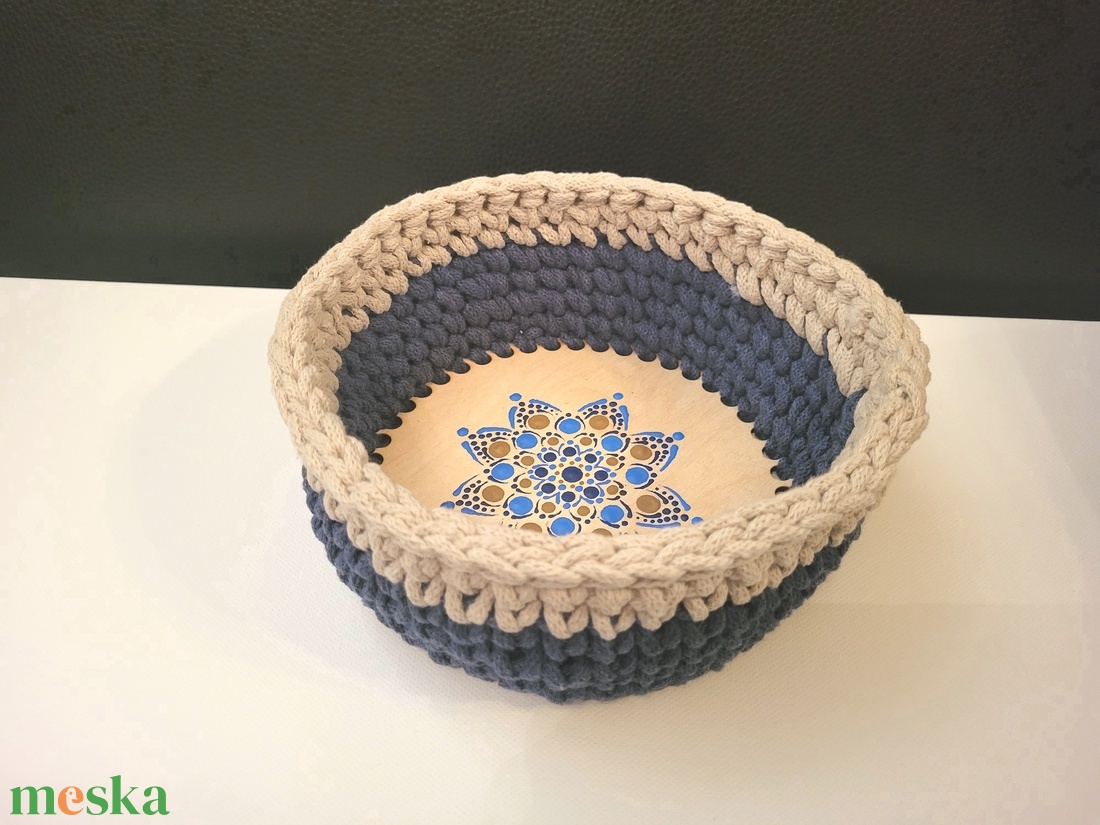 Beige és sötétkék horgolt kosár mandala díszítéssel - otthon & életmód - tárolás & rendszerezés - tárolókosár - Meska.hu Beige és sötétkék horgolt kosár mandala díszítéssel - otthon & életmód - tárolás & rendszerezés - tárolókosár - Meska.hu