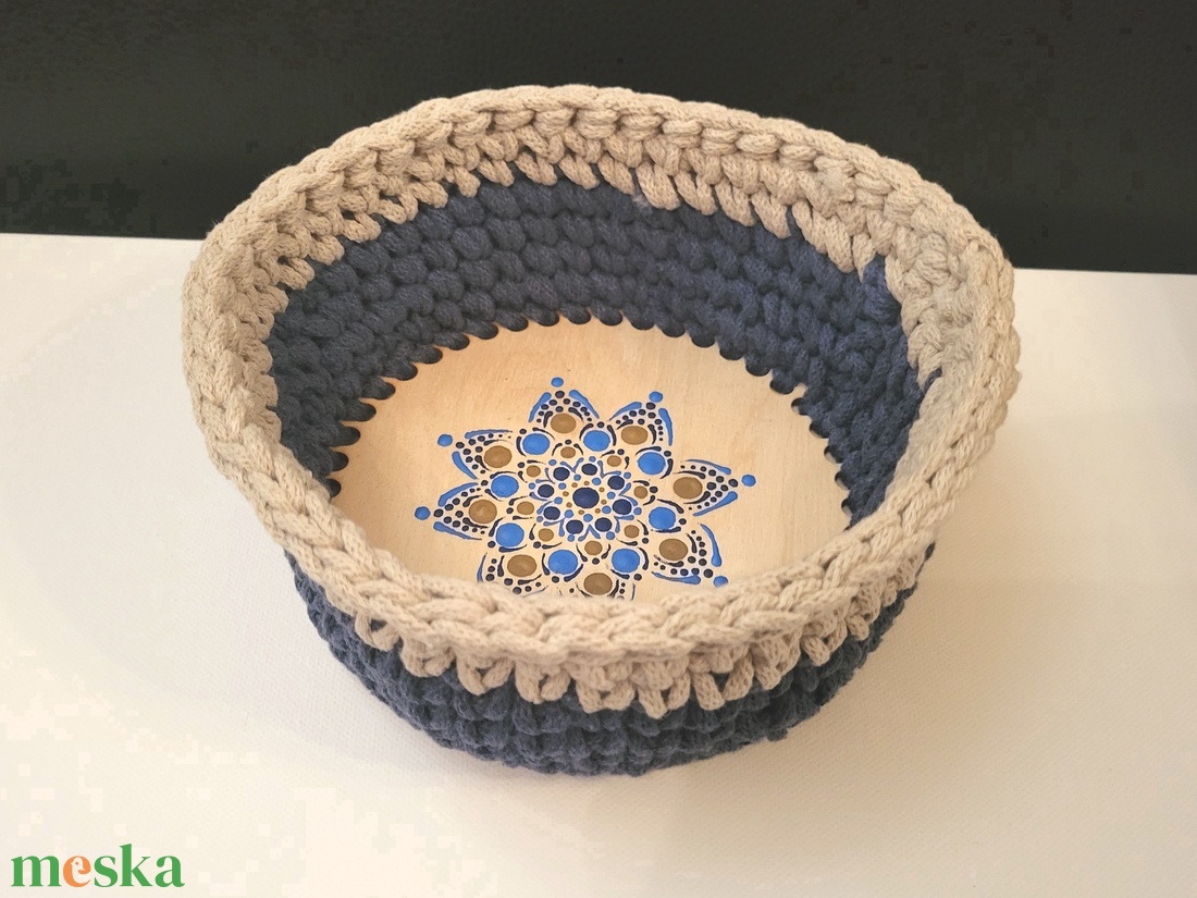Beige és sötétkék horgolt kosár mandala díszítéssel - otthon & életmód - tárolás & rendszerezés - tárolókosár - Meska.hu Beige és sötétkék horgolt kosár mandala díszítéssel - otthon & életmód - tárolás & rendszerezés - tárolókosár - Meska.hu