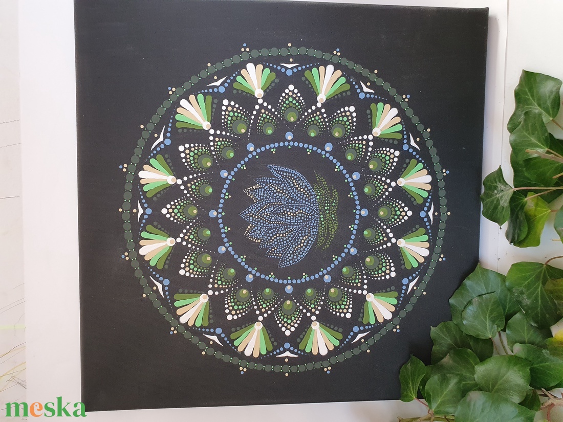 Fekete alapon zöld és áfonya és fehér színű mandala, liliom jelképpel - otthon & életmód - dekoráció - spiritualitás - mandala - Meska.hu