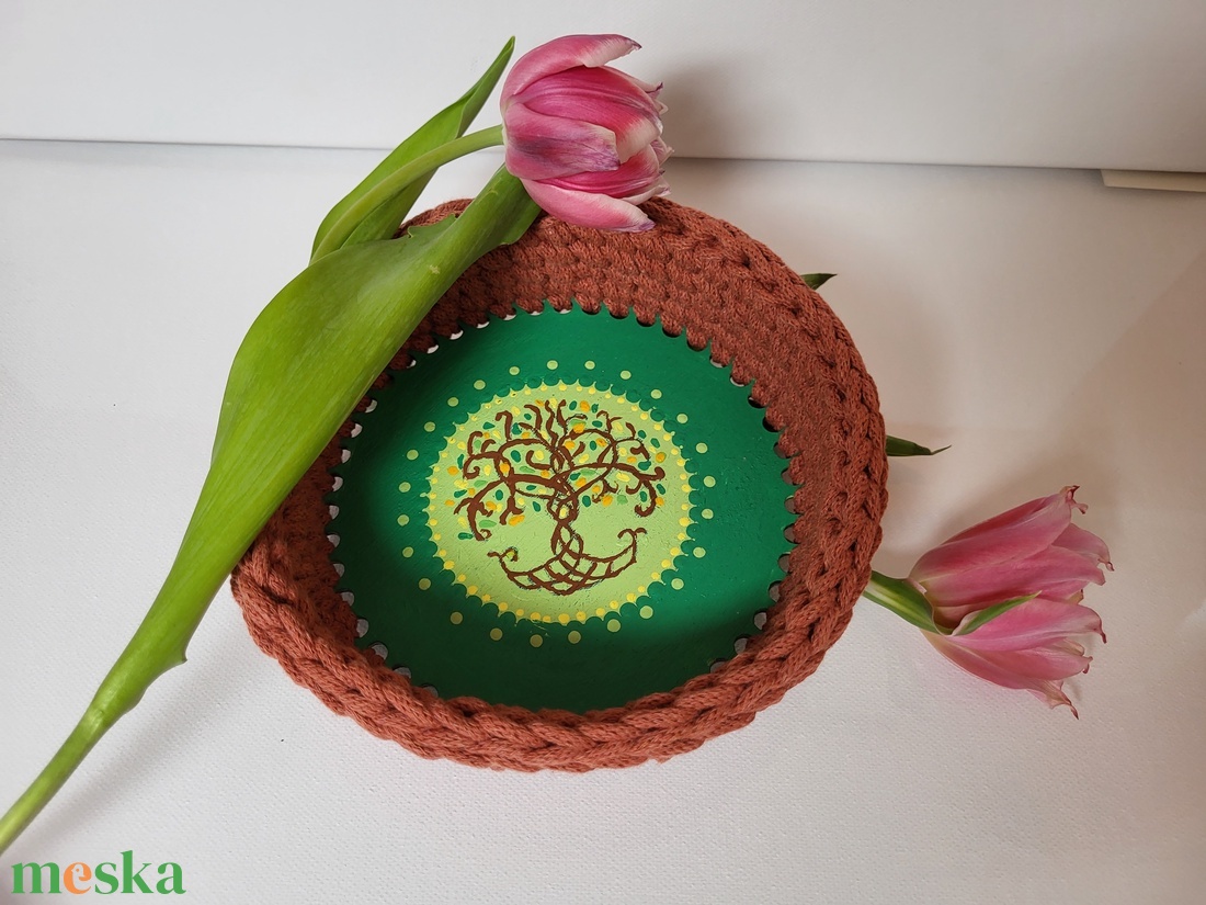 Barna horgolt kosár életfa mandala díszítéssel, Húsvétra tojás- , csokigyűjtéshez - otthon & életmód - tárolás & rendszerezés - tárolókosár - Meska.hu Barna horgolt kosár életfa mandala díszítéssel, Húsvétra tojás- , csokigyűjtéshez - otthon & életmód - tárolás & rendszerezés - tárolókosár - Meska.hu