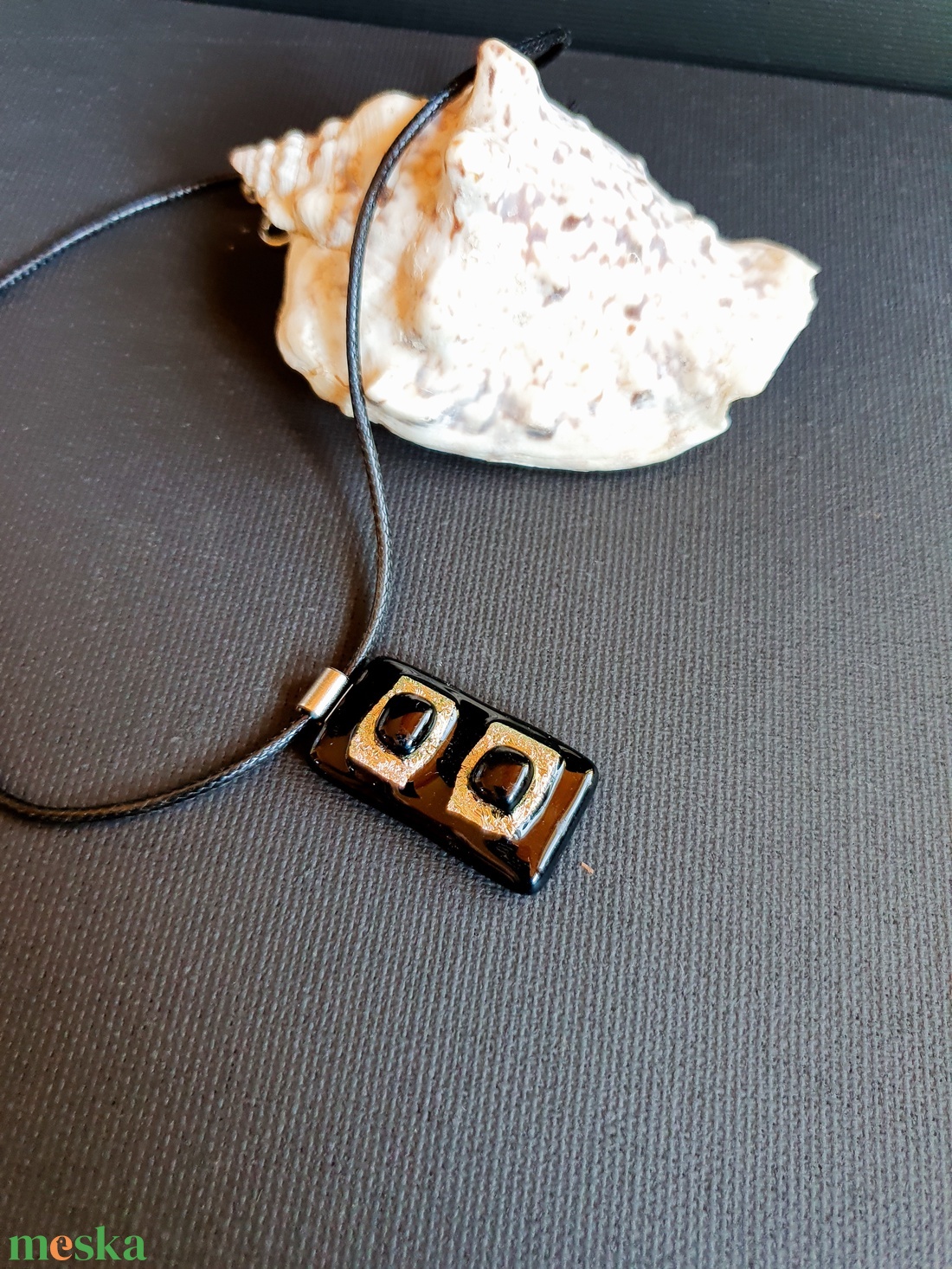 Fekete alapon rózsaarany színű dichroic üveg medál, zsinór nyaklánccal - ékszer - nyaklánc - medálos nyaklánc - Meska.hu Fekete alapon rózsaarany színű dichroic üveg medál, zsinór nyaklánccal - ékszer - nyaklánc - medálos nyaklánc - Meska.hu