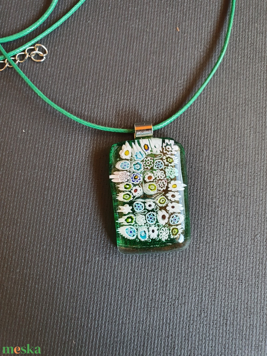 Zöld  alapú- millefiori szeletekkel díszített üveg medál, zsinór nyaklánccal - ékszer - nyaklánc - medálos nyaklánc - Meska.hu Zöld  alapú- millefiori szeletekkel díszített üveg medál, zsinór nyaklánccal - ékszer - nyaklánc - medálos nyaklánc - Meska.hu