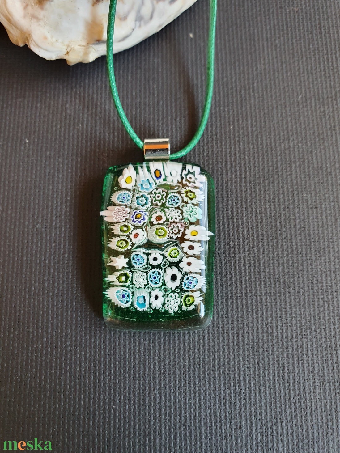 Zöld  alapú- millefiori szeletekkel díszített üveg medál, zsinór nyaklánccal - ékszer - nyaklánc - medálos nyaklánc - Meska.hu Zöld  alapú- millefiori szeletekkel díszített üveg medál, zsinór nyaklánccal - ékszer - nyaklánc - medálos nyaklánc - Meska.hu
