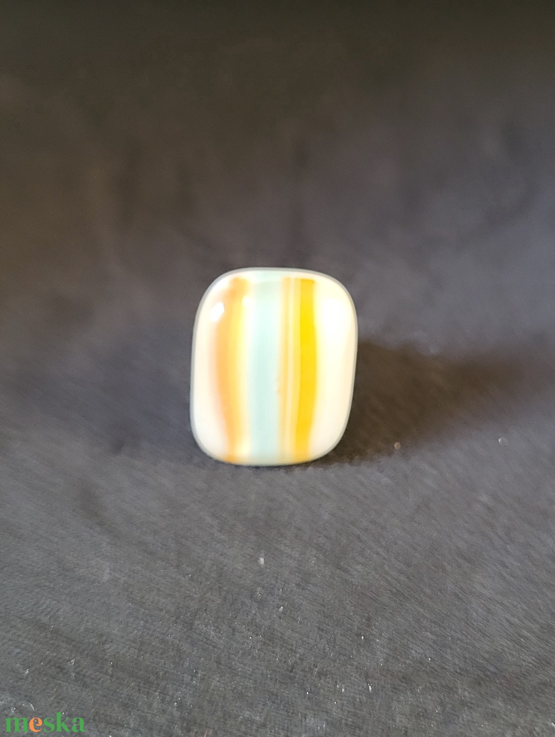 Fehér alapon narancsos, kékes mintás üveg gyűrű - ékszer - gyűrű - üveglencsés gyűrű - Meska.hu