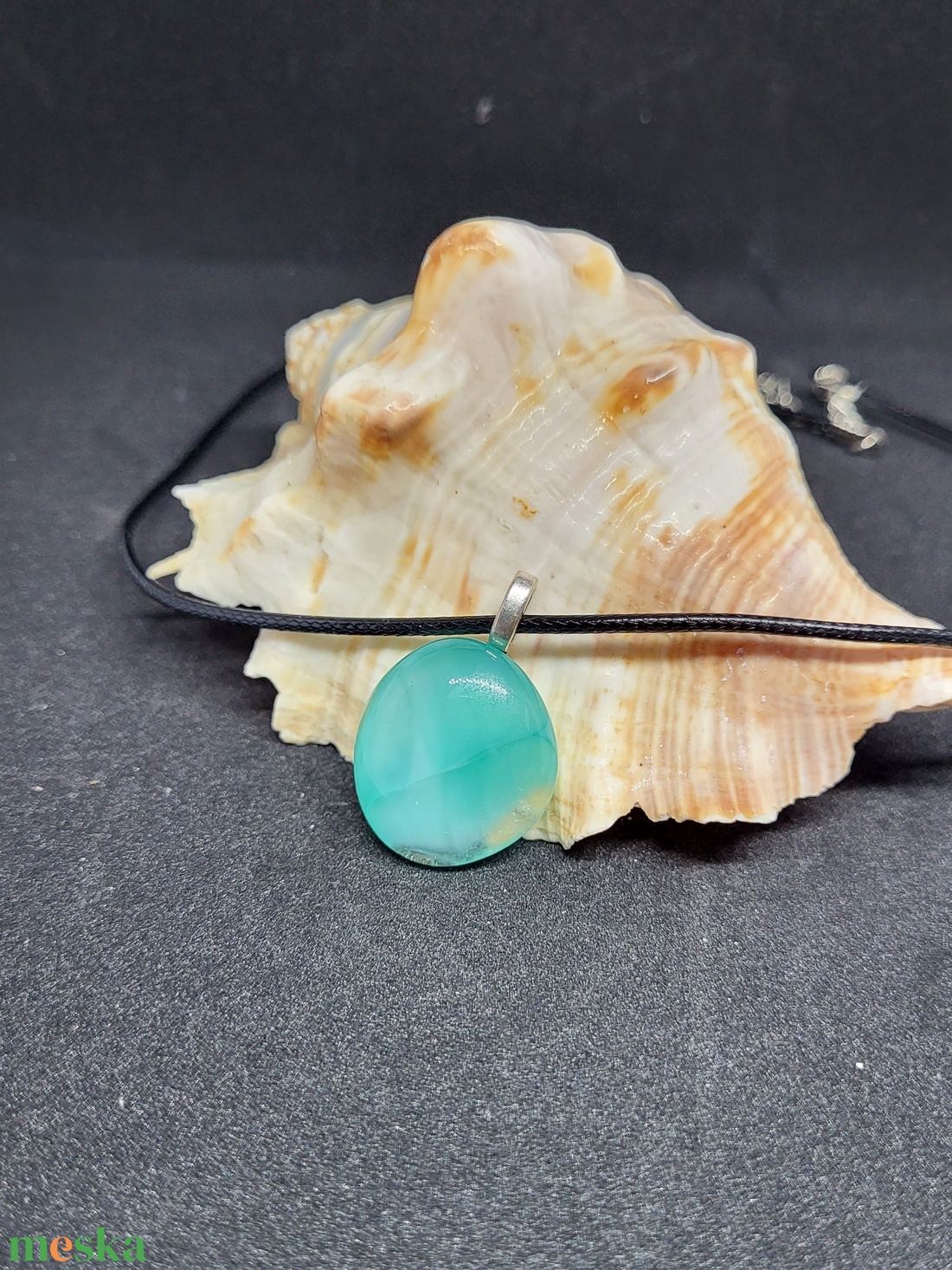 Türkiz üveg medál, zsinór nyaklánccal - ékszer - nyaklánc - medálos nyaklánc - Meska.hu Türkiz üveg medál, zsinór nyaklánccal - ékszer - nyaklánc - medálos nyaklánc - Meska.hu