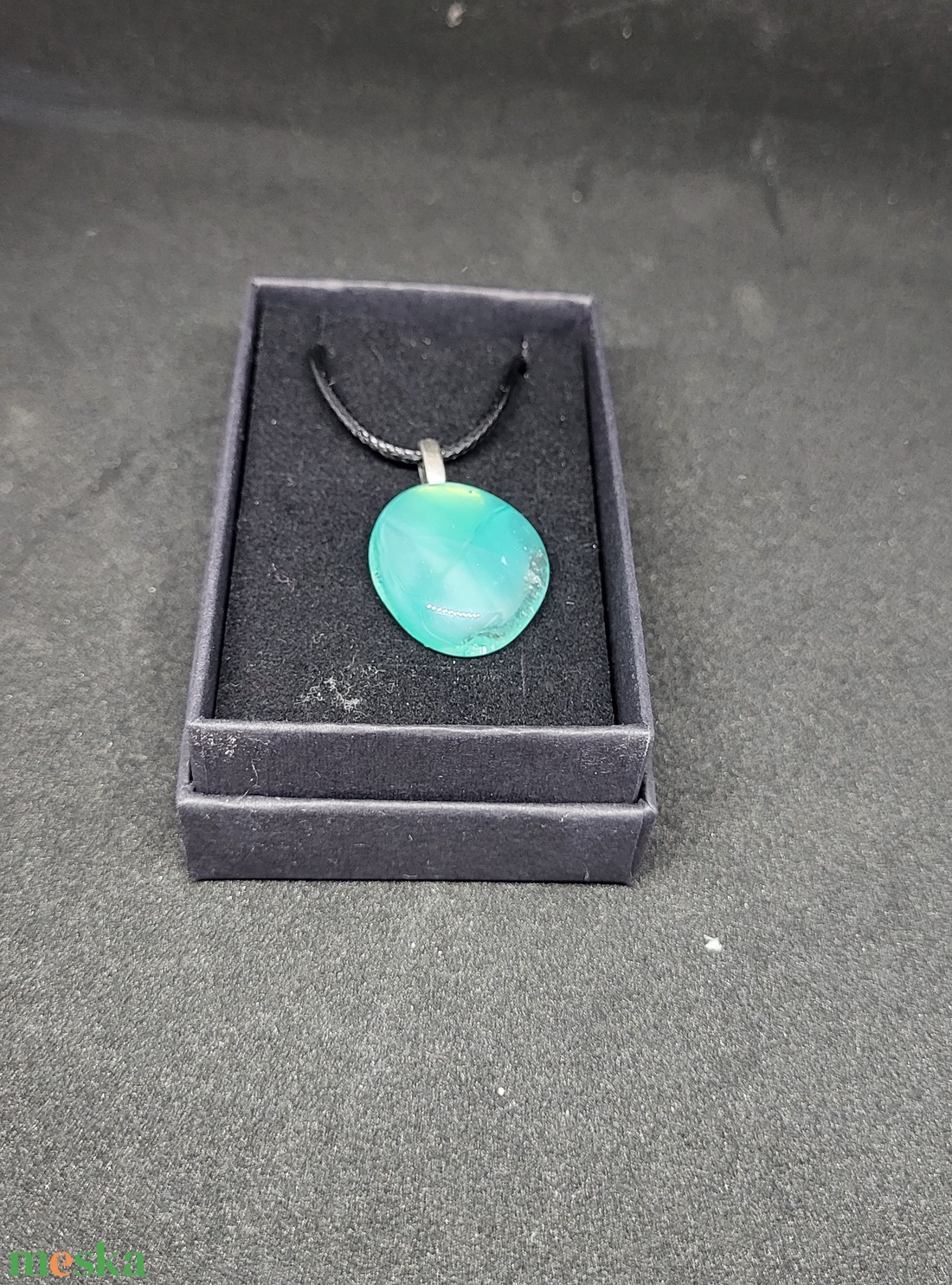 Türkiz üveg medál, zsinór nyaklánccal - ékszer - nyaklánc - medálos nyaklánc - Meska.hu Türkiz üveg medál, zsinór nyaklánccal - ékszer - nyaklánc - medálos nyaklánc - Meska.hu
