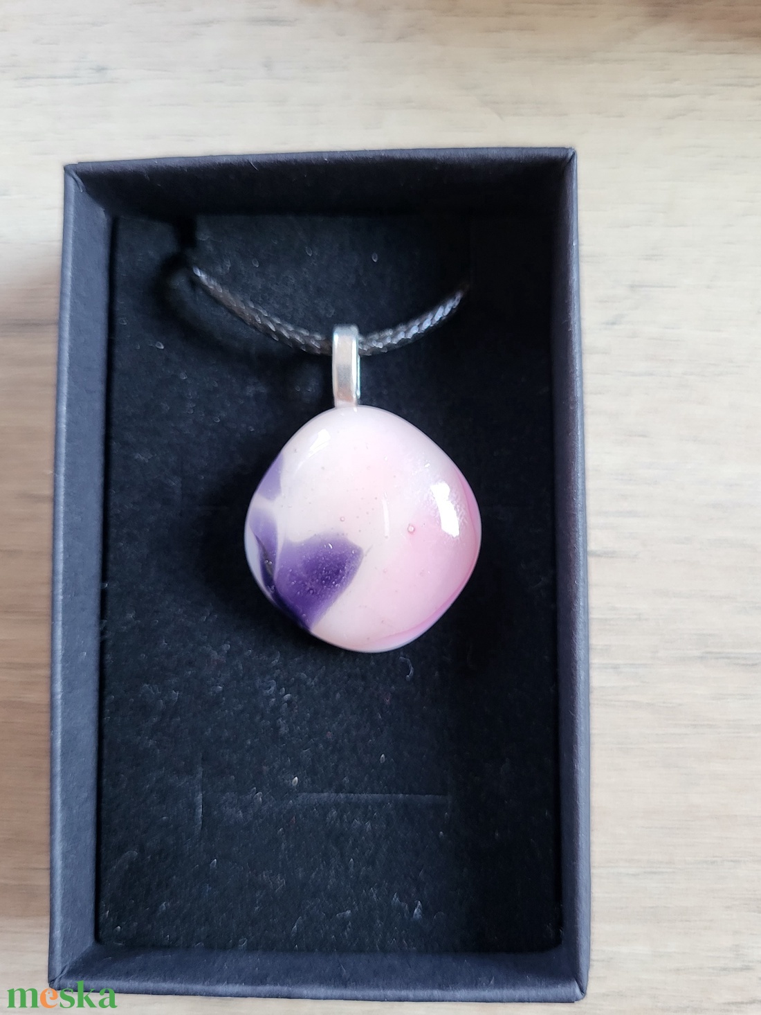 Rózsaszín üveg medál, zsinór nyaklánccal - ékszer - nyaklánc - medálos nyaklánc - Meska.hu Rózsaszín üveg medál, zsinór nyaklánccal - ékszer - nyaklánc - medálos nyaklánc - Meska.hu