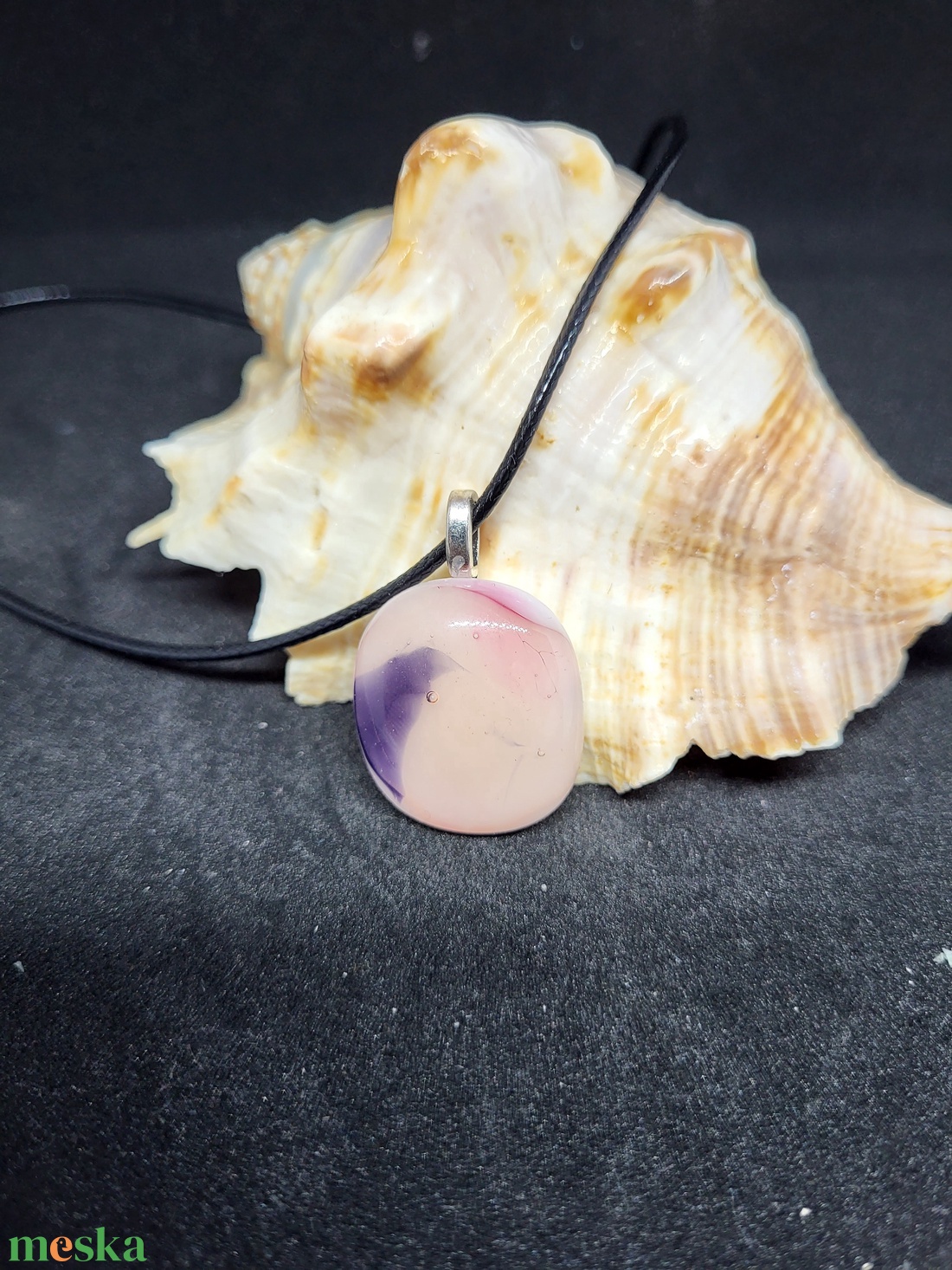 Rózsaszín üveg medál, zsinór nyaklánccal - ékszer - nyaklánc - medálos nyaklánc - Meska.hu Rózsaszín üveg medál, zsinór nyaklánccal - ékszer - nyaklánc - medálos nyaklánc - Meska.hu
