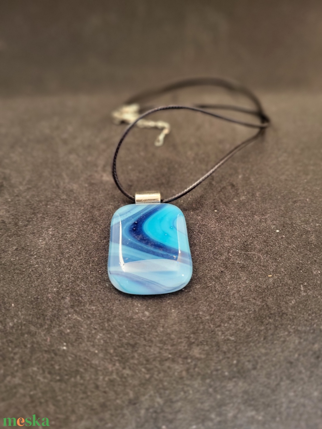 Kék mintás üveg medál, zsinór nyaklánccal - ékszer - nyaklánc - medálos nyaklánc - Meska.hu Kék mintás üveg medál, zsinór nyaklánccal - ékszer - nyaklánc - medálos nyaklánc - Meska.hu