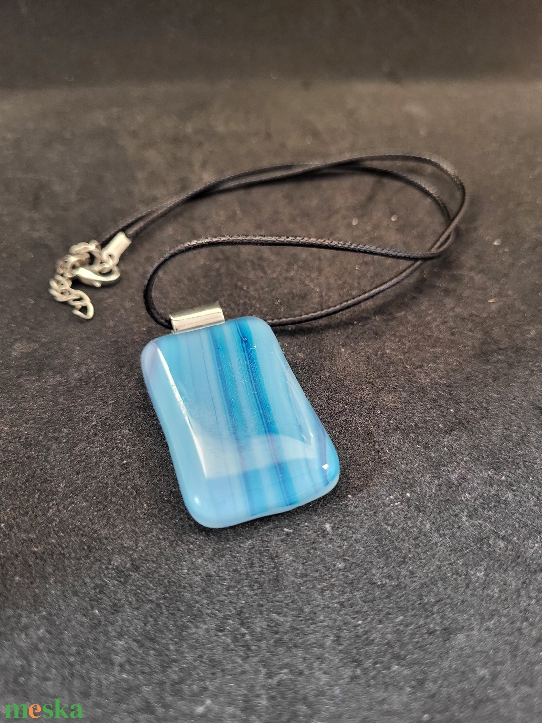 Kék mintás üveg medál, zsinór nyaklánccal - ékszer - nyaklánc - medálos nyaklánc - Meska.hu Kék mintás üveg medál, zsinór nyaklánccal - ékszer - nyaklánc - medálos nyaklánc - Meska.hu