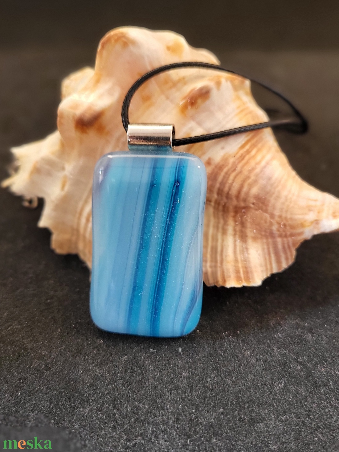 Kék mintás üveg medál, zsinór nyaklánccal - ékszer - nyaklánc - medálos nyaklánc - Meska.hu Kék mintás üveg medál, zsinór nyaklánccal - ékszer - nyaklánc - medálos nyaklánc - Meska.hu
