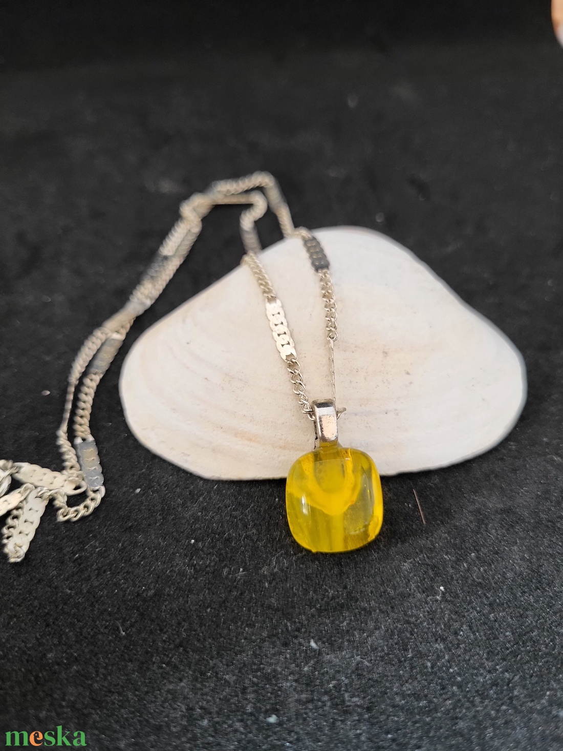 Sárga üveg medál, zsinór nyaklánccal - ékszer - nyaklánc - medálos nyaklánc - Meska.hu Sárga üveg medál, zsinór nyaklánccal - ékszer - nyaklánc - medálos nyaklánc - Meska.hu