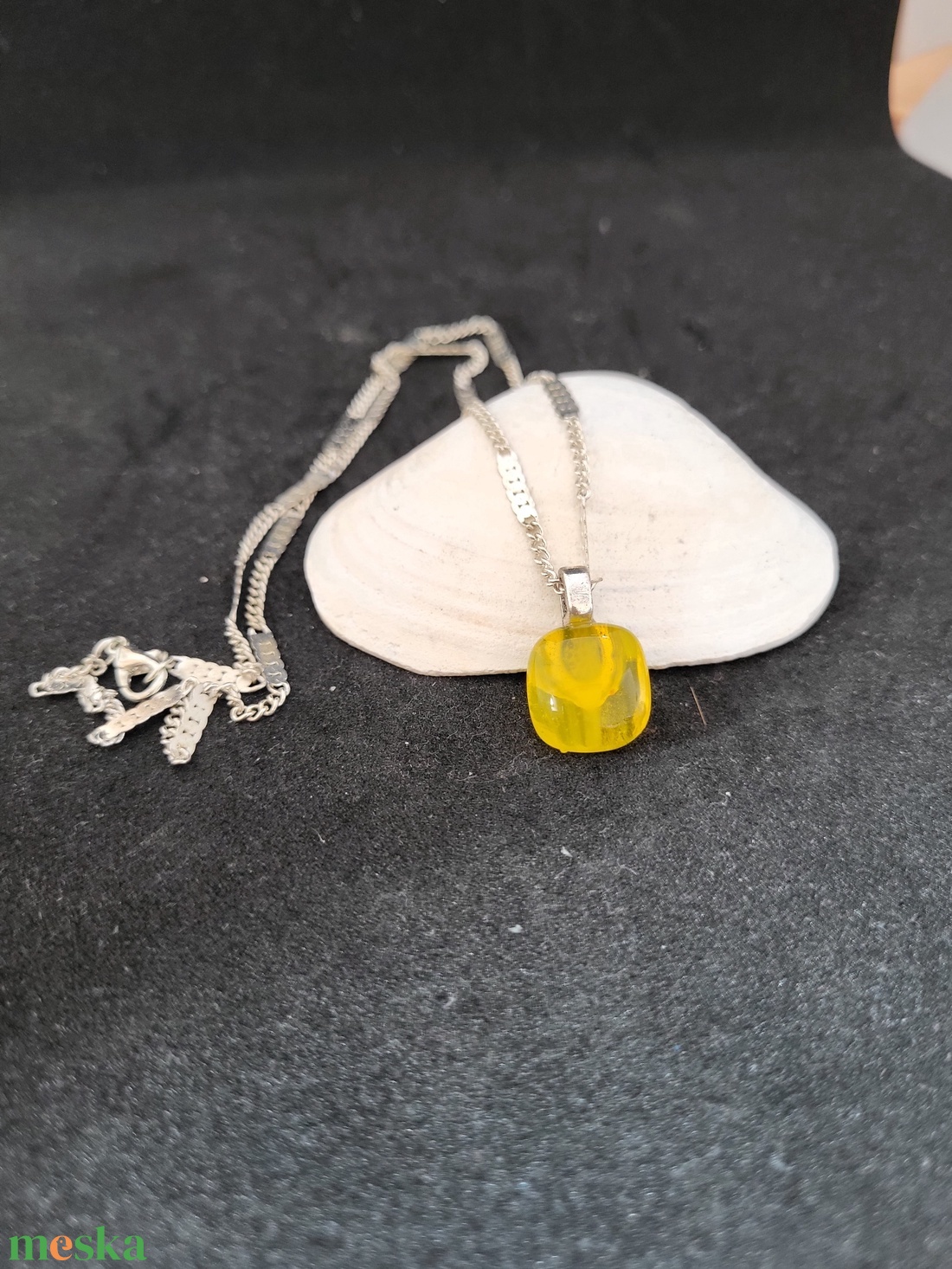 Sárga üveg medál, zsinór nyaklánccal - ékszer - nyaklánc - medálos nyaklánc - Meska.hu Sárga üveg medál, zsinór nyaklánccal - ékszer - nyaklánc - medálos nyaklánc - Meska.hu