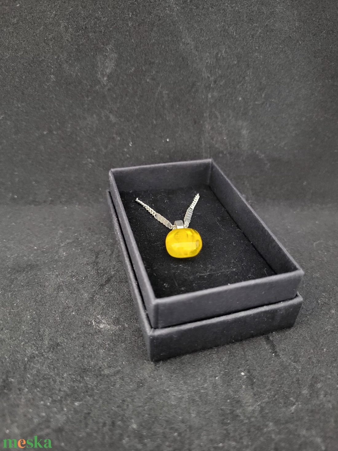 Sárga üveg medál, zsinór nyaklánccal - ékszer - nyaklánc - medálos nyaklánc - Meska.hu Sárga üveg medál, zsinór nyaklánccal - ékszer - nyaklánc - medálos nyaklánc - Meska.hu