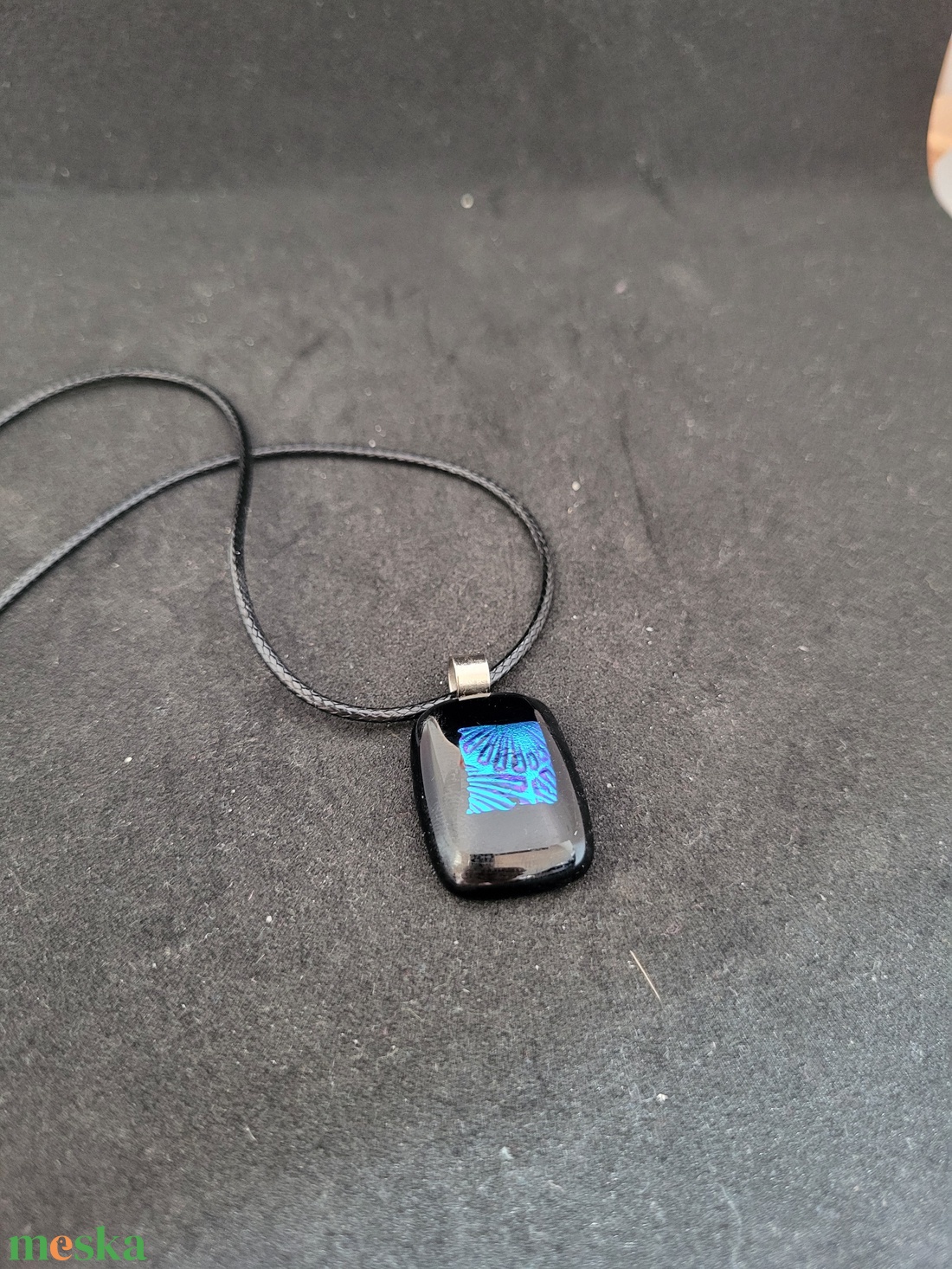 Fekete alapon kék dichroic mintás üveg medál, zsinór nyaklánccal - ékszer - nyaklánc - medálos nyaklánc - Meska.hu Fekete alapon kék dichroic mintás üveg medál, zsinór nyaklánccal - ékszer - nyaklánc - medálos nyaklánc - Meska.hu