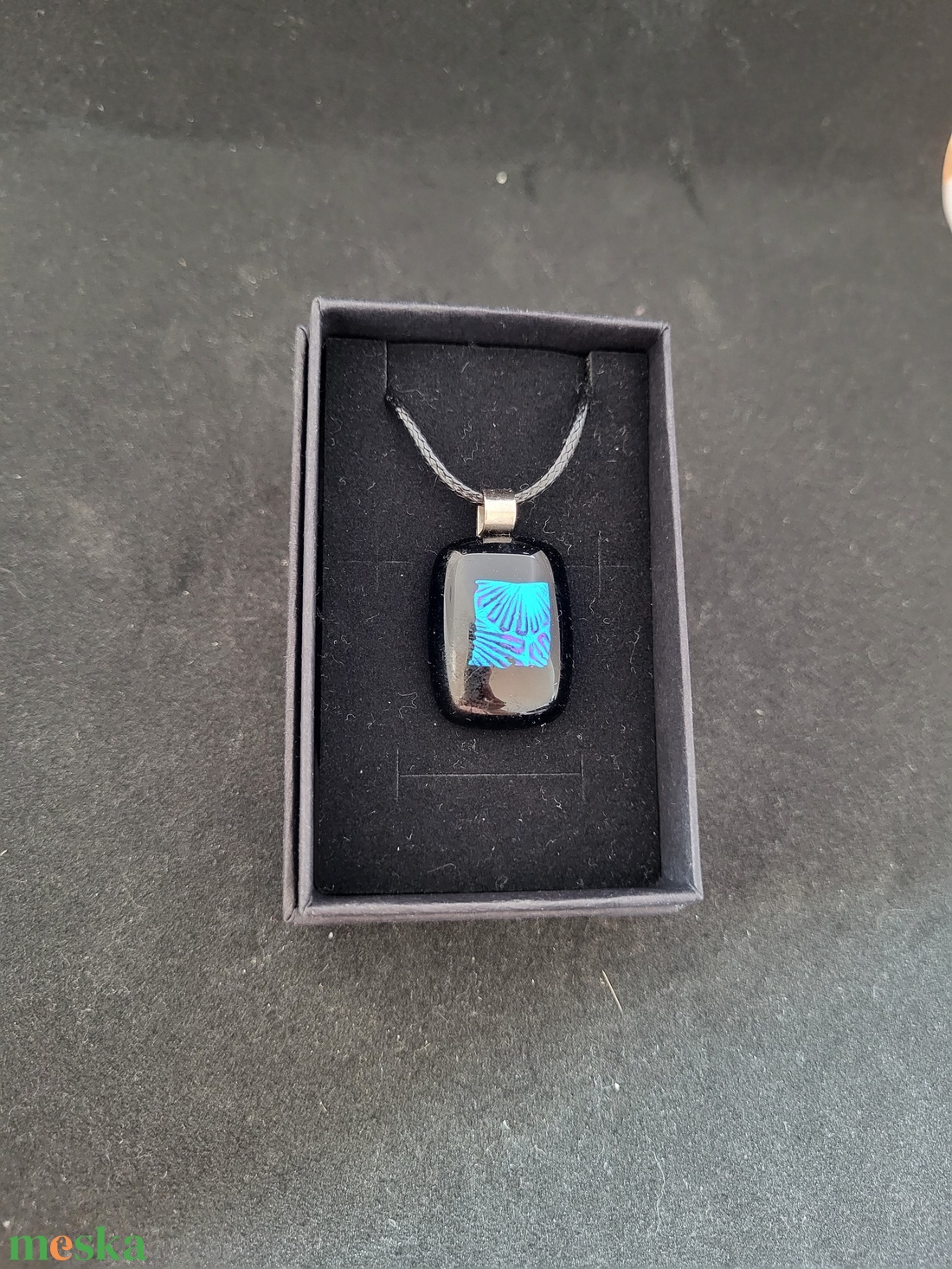 Fekete alapon kék dichroic mintás üveg medál, zsinór nyaklánccal - ékszer - nyaklánc - medálos nyaklánc - Meska.hu Fekete alapon kék dichroic mintás üveg medál, zsinór nyaklánccal - ékszer - nyaklánc - medálos nyaklánc - Meska.hu