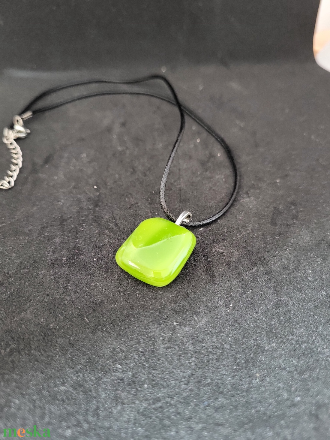 Zöld üveg medál, zsinór nyaklánccal - ékszer - nyaklánc - medálos nyaklánc - Meska.hu Zöld üveg medál, zsinór nyaklánccal - ékszer - nyaklánc - medálos nyaklánc - Meska.hu