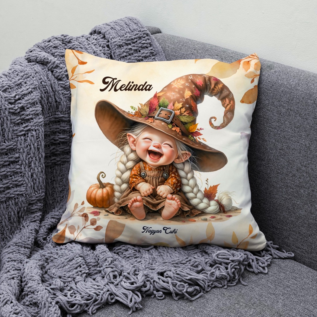 Névvel kérhető - Kacagó őszi manó lány mintás párna - otthon & életmód - lakástextil - párna & párnahuzat - díszpárna (belsővel együtt) - Meska.hu