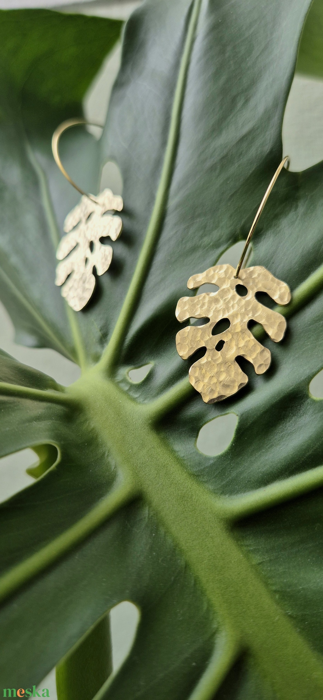 Monstera Vibes. Egzotikus sárgaréz fülbevaló - ékszer - fülbevaló - lógó fülbevaló - Meska.hu Monstera Vibes. Egzotikus sárgaréz fülbevaló - ékszer - fülbevaló - lógó fülbevaló - Meska.hu