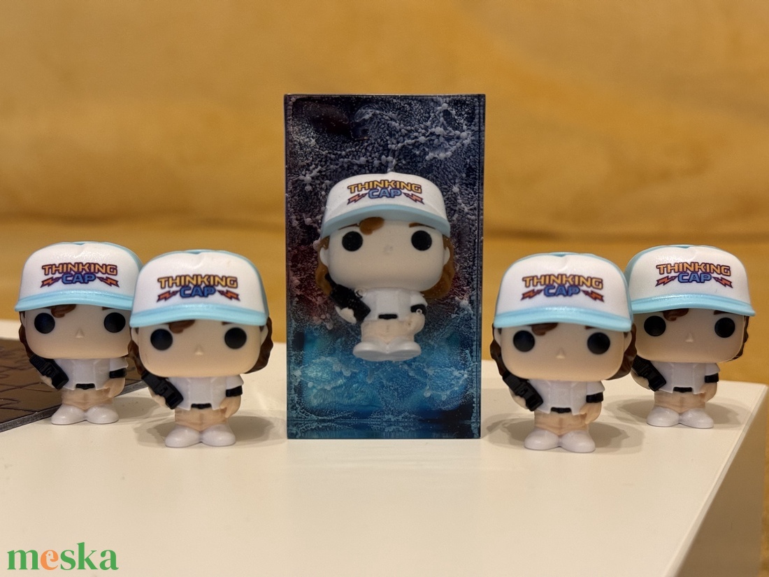 Stranger Things - Dustin műgyanta dísz - otthon & életmód - dekoráció - asztal és polc dekoráció - asztaldísz - Meska.hu