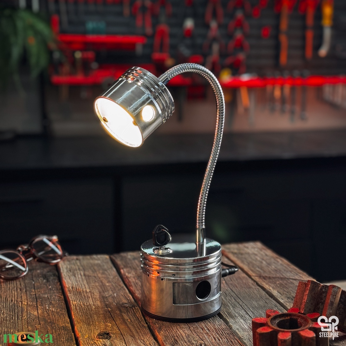 Egyedi dugattyú lámpa � ipari stílusú asztali lámpa autóalkatrészekből - otthon & életmód - lámpa - asztali lámpa - Meska.hu