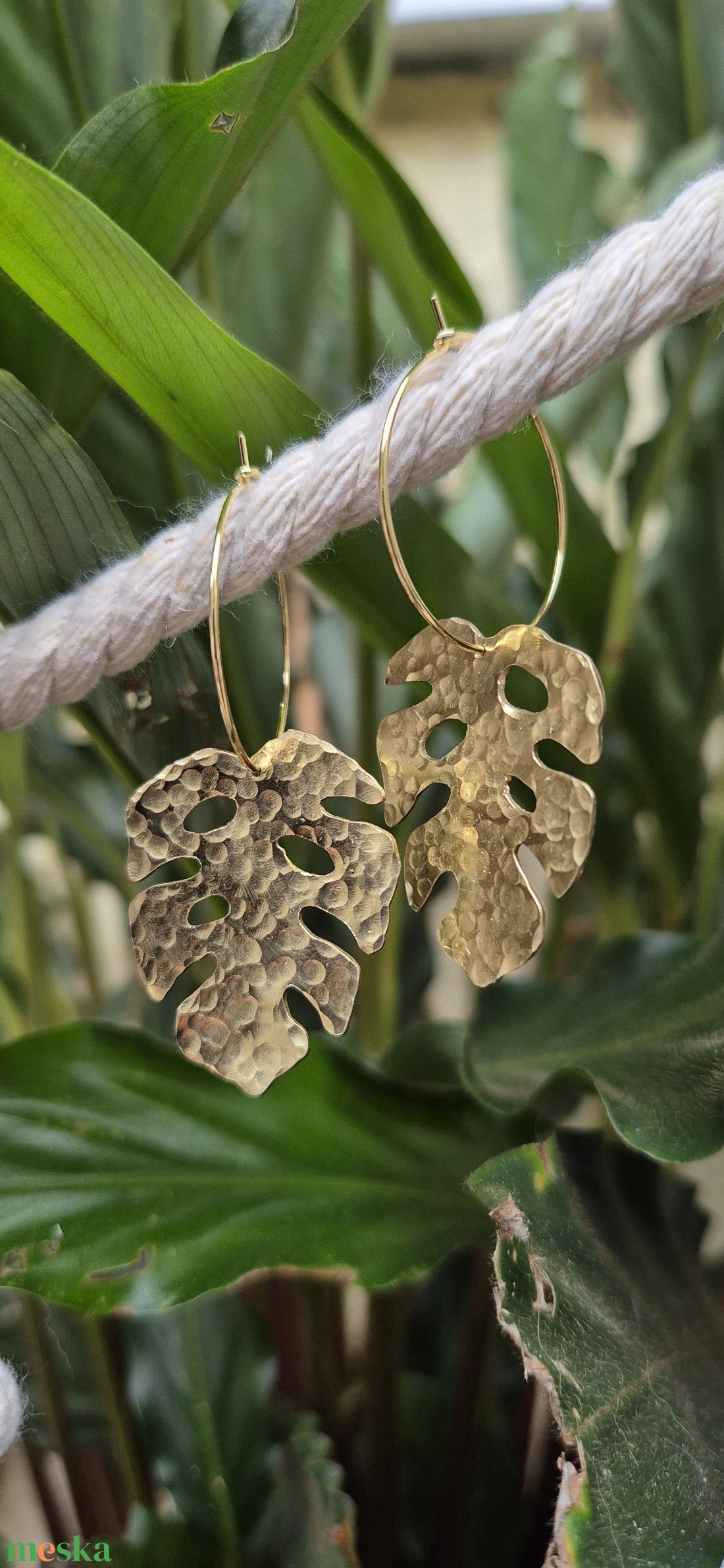 Monstera Vibes. Egzotikus sárgaréz fülbevaló - ékszer - fülbevaló - lógó fülbevaló - Meska.hu Monstera Vibes. Egzotikus sárgaréz fülbevaló - ékszer - fülbevaló - lógó fülbevaló - Meska.hu