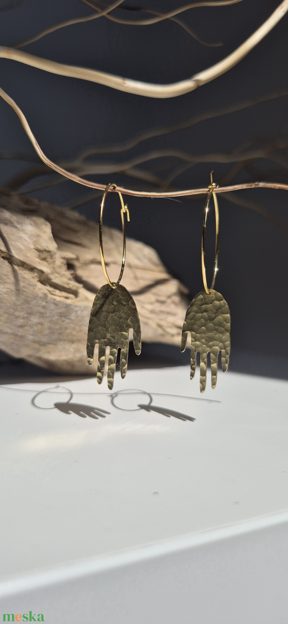 Hamsa kéz fülbevaló sárgarézből - ékszer - fülbevaló - lógó fülbevaló - Meska.hu Hamsa kéz fülbevaló sárgarézből - ékszer - fülbevaló - lógó fülbevaló - Meska.hu