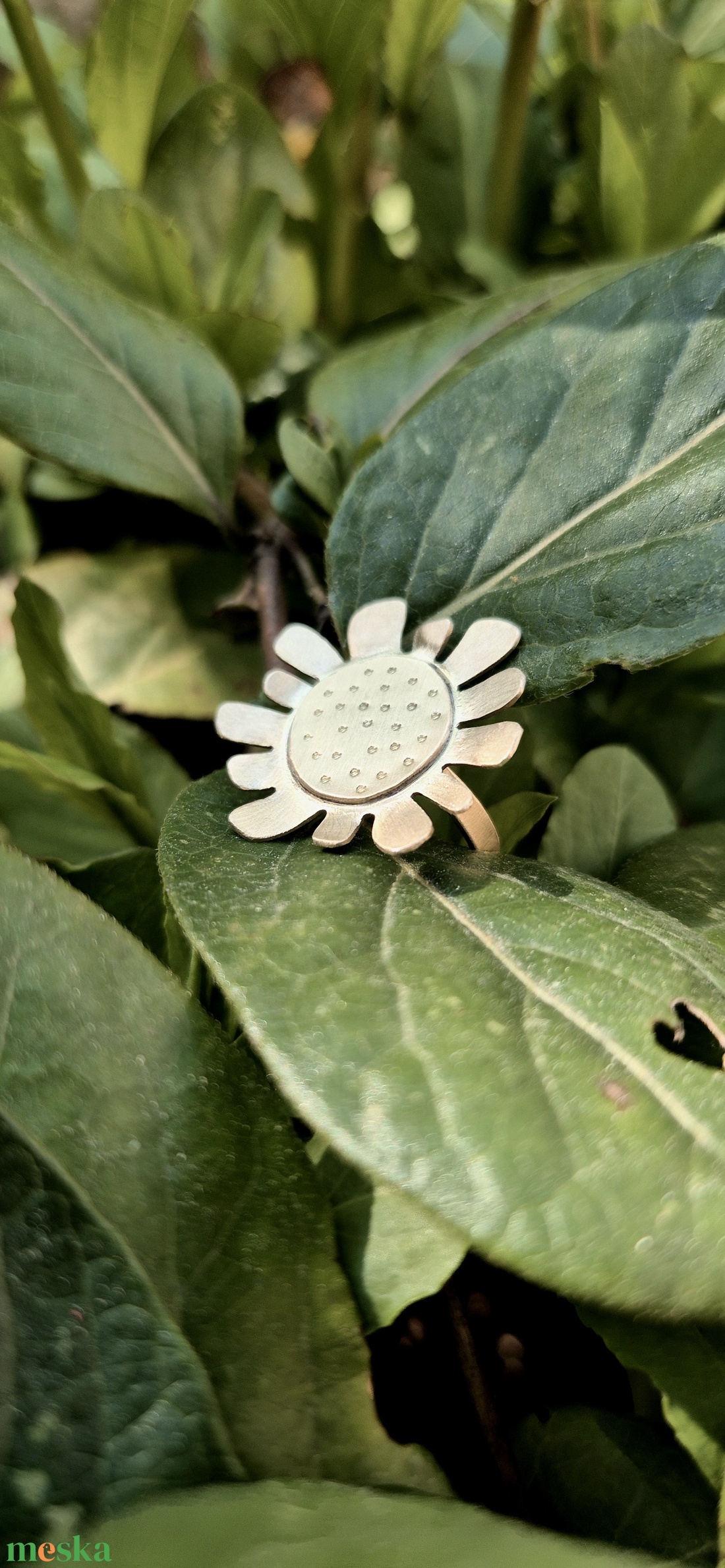 Tavaszi virág, margaréta sárgaréz gyűrű  - ékszer - gyűrű - figurális gyűrű - Meska.hu