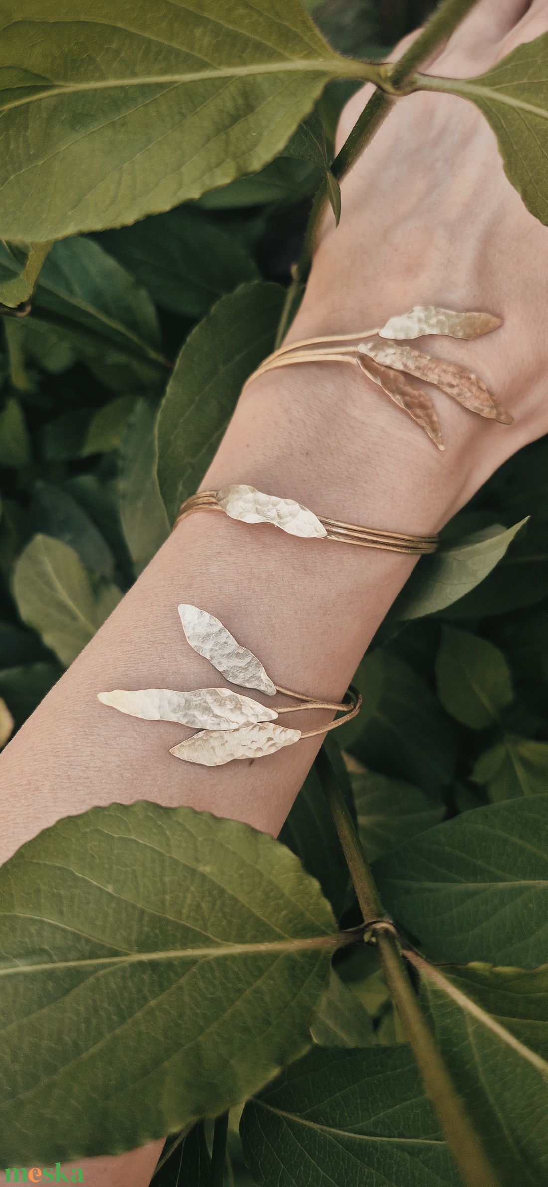 Tavaszi levelek sárgaréz karkötő, virágos karkötő  - ékszer - karkötő - széles karkötő - Meska.hu