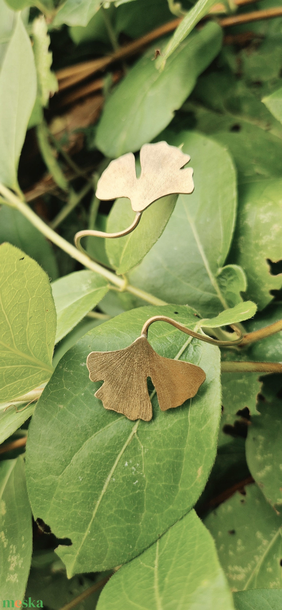 Ginkgo biloba levelek sárgaréz karkötő, virágos karkötő  - ékszer - karkötő - széles karkötő - Meska.hu