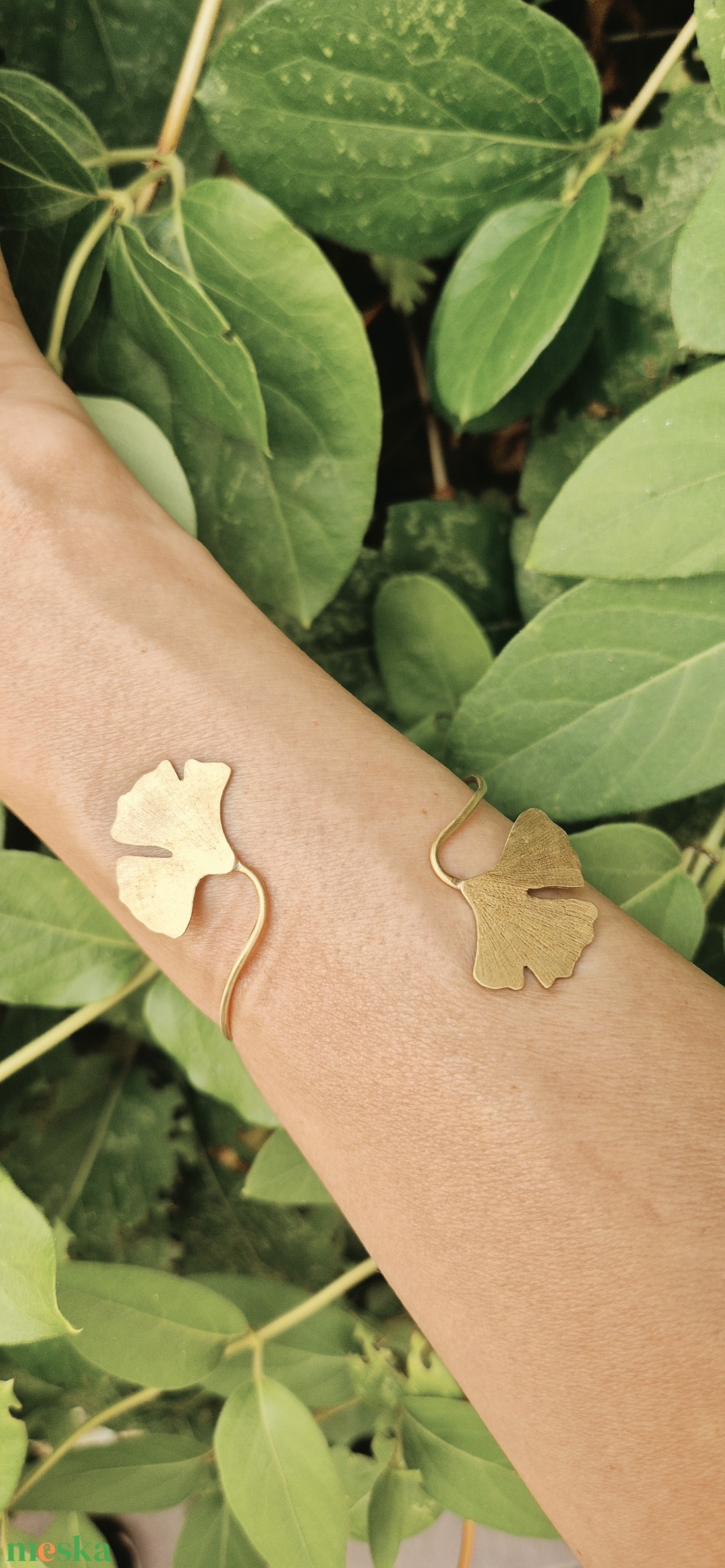 Ginkgo biloba levelek sárgaréz karkötő, virágos karkötő  - ékszer - karkötő - széles karkötő - Meska.hu