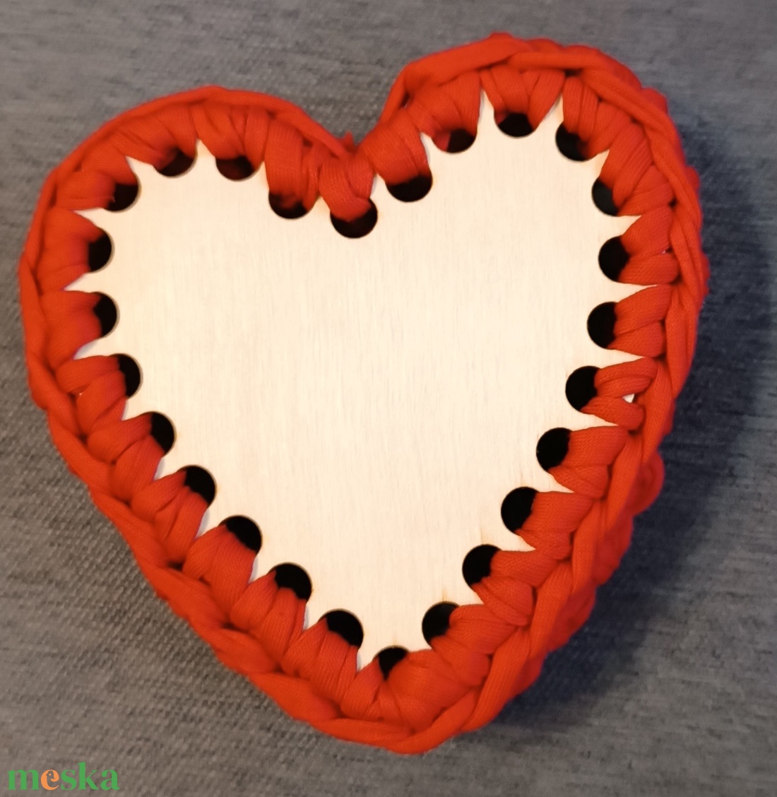 Horgolt, szív alakú kis kosár  - otthon & életmód - tárolás & rendszerezés - tárolókosár - Meska.hu