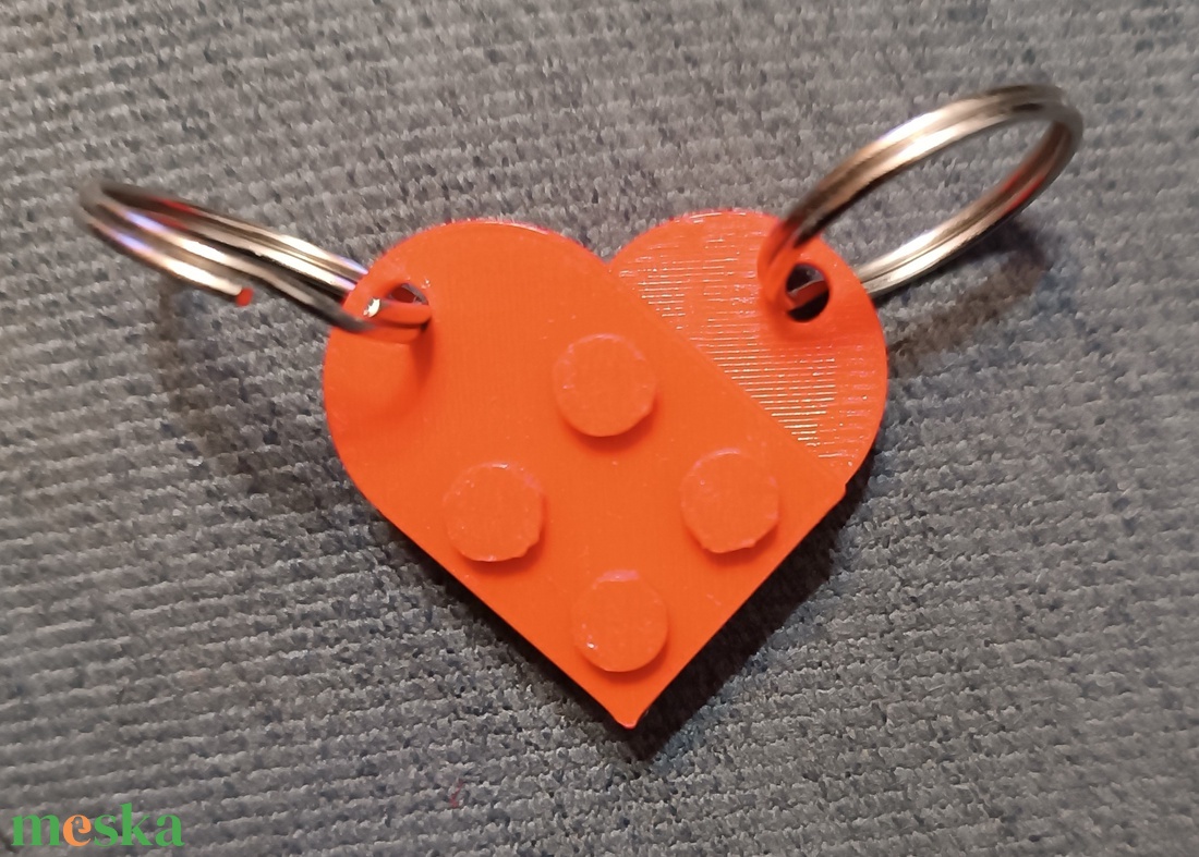 Szív alakú kulcstartó a szeretet ünnepére  - táska & tok - kulcstartó & táskadísz - táskaakasztó - Meska.hu