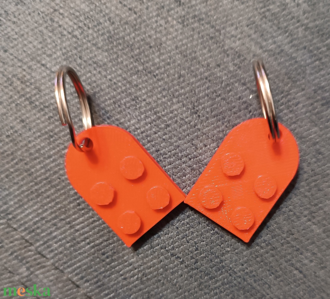 Szív alakú kulcstartó a szeretet ünnepére  - táska & tok - kulcstartó & táskadísz - táskaakasztó - Meska.hu