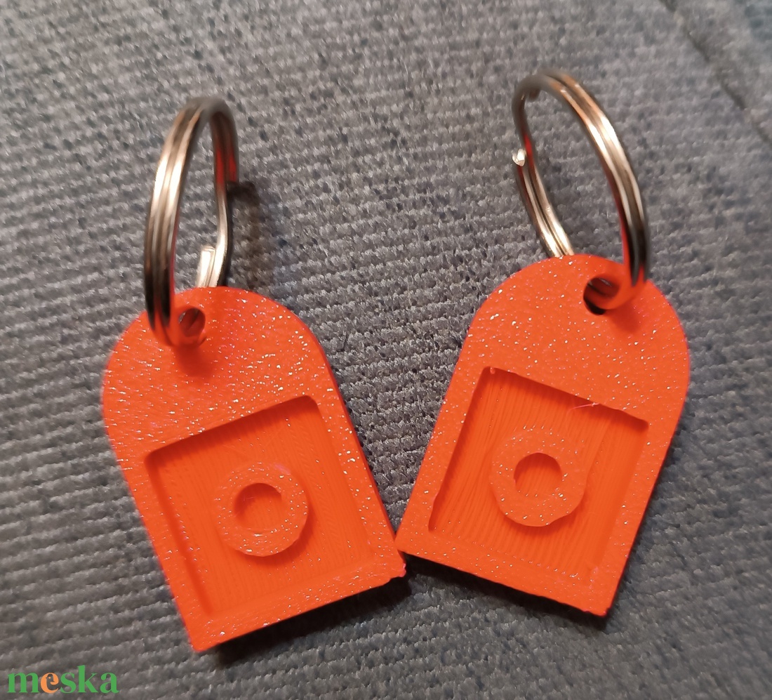 Szív alakú kulcstartó a szeretet ünnepére  - táska & tok - kulcstartó & táskadísz - táskaakasztó - Meska.hu