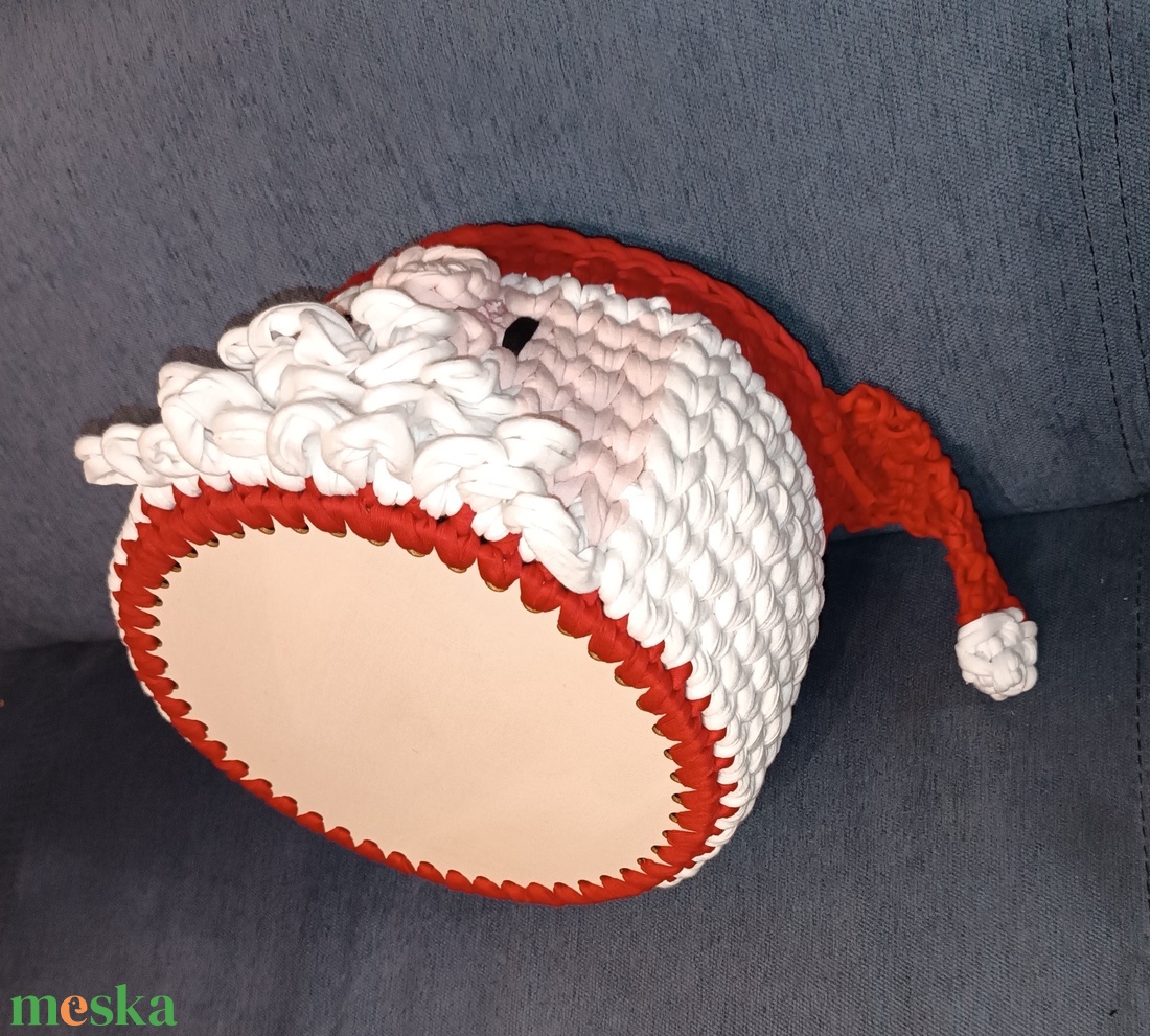 Mikulás mintájú horgolt kosár  - otthon & életmód - tárolás & rendszerezés - tárolókosár - Meska.hu
