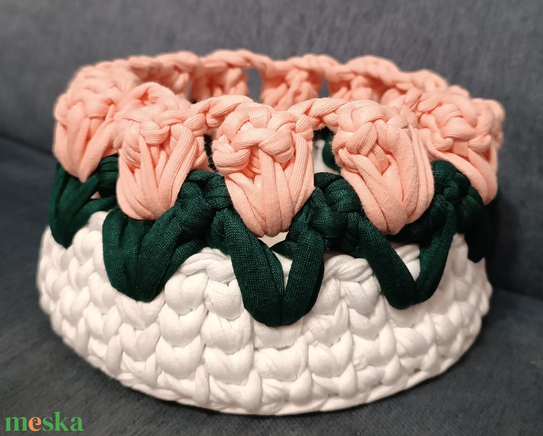 Tulipános horgolt kosár  - otthon & életmód - tárolás & rendszerezés - tárolókosár - Meska.hu