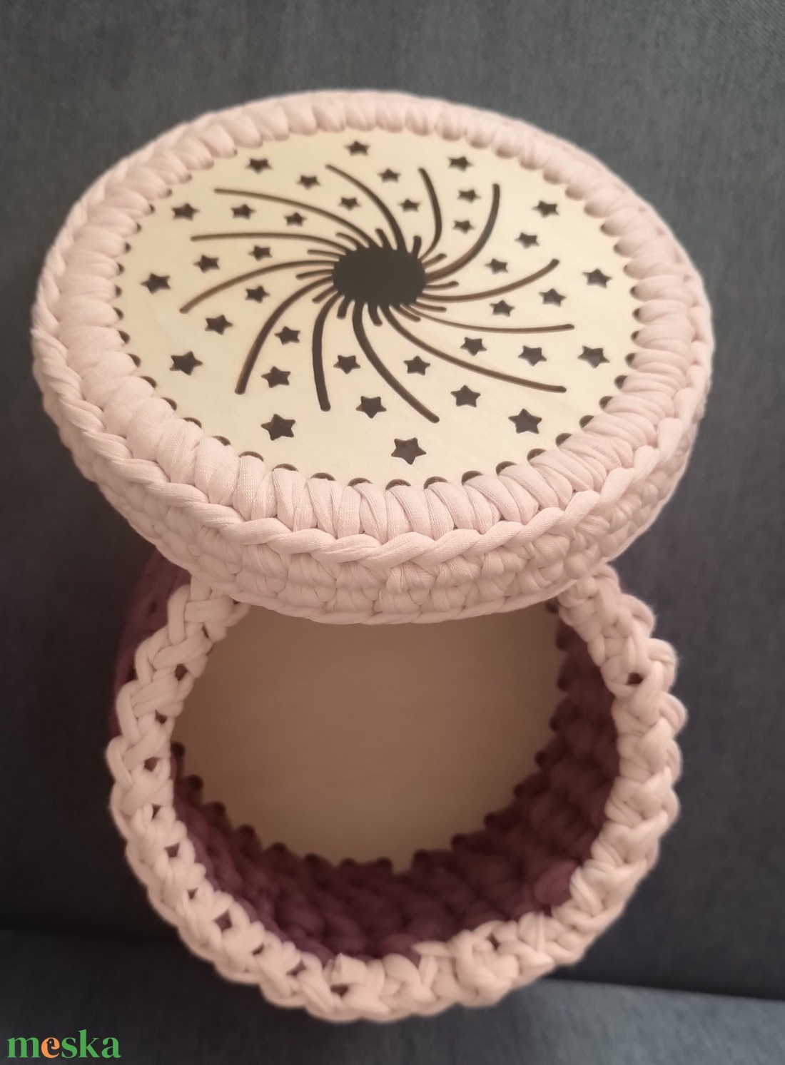 Csillag mintájú horgolt fedeles kosár nőmapra vagy anyák napjára  - otthon & életmód - tárolás & rendszerezés - tárolókosár - Meska.hu
