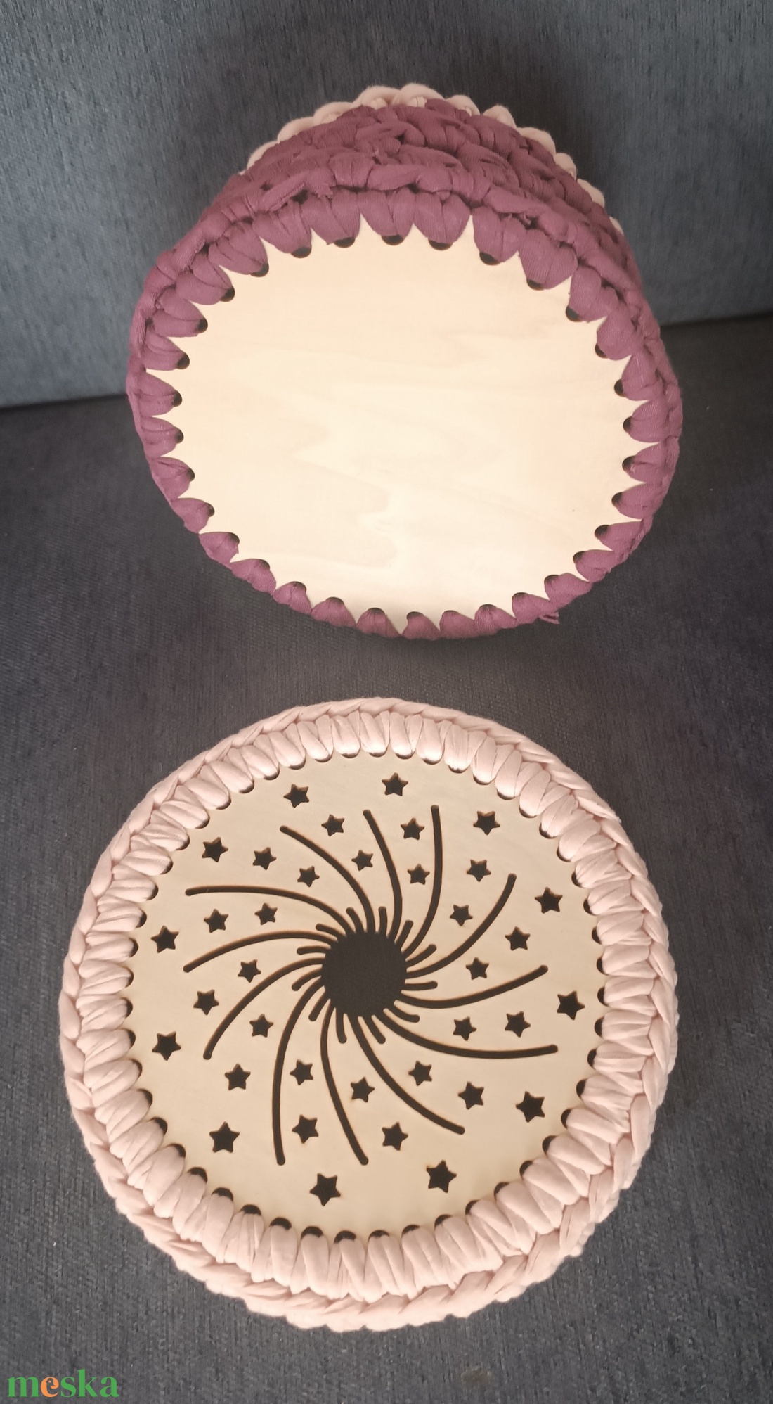 Csillag mintájú horgolt fedeles kosár nőmapra vagy anyák napjára  - otthon & életmód - tárolás & rendszerezés - tárolókosár - Meska.hu