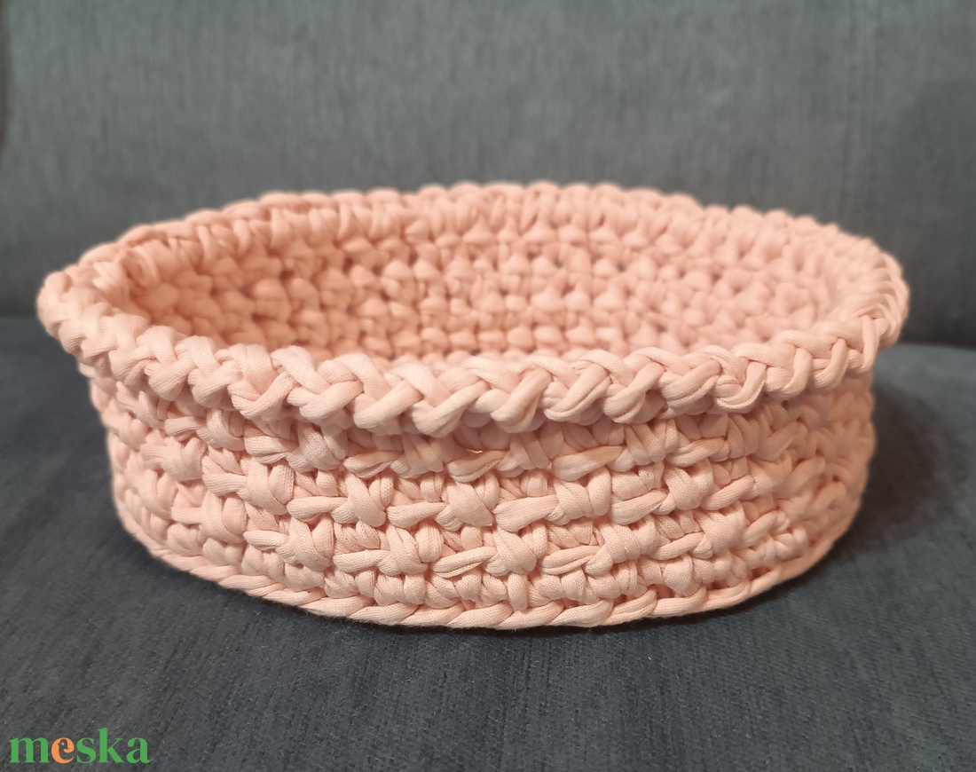 Nyuszi mintás , tojás alakú horgolt  kosár Húsvétra  - otthon & életmód - tárolás & rendszerezés - tárolókosár - Meska.hu