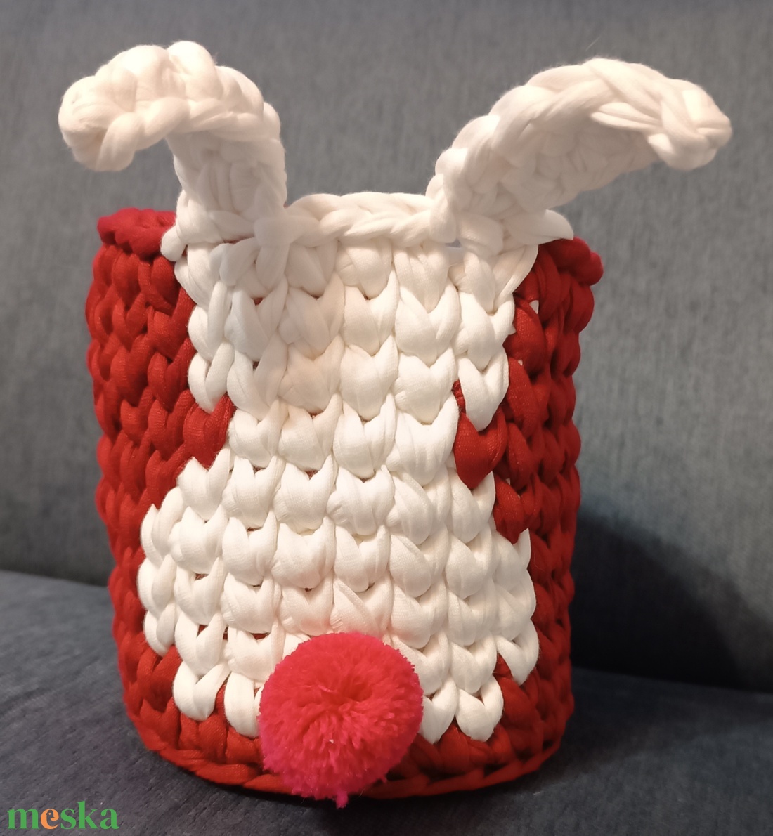 Fehér nyuszi bordó horgolt  kosár Húsvétra  - otthon & életmód - tárolás & rendszerezés - tárolókosár - Meska.hu