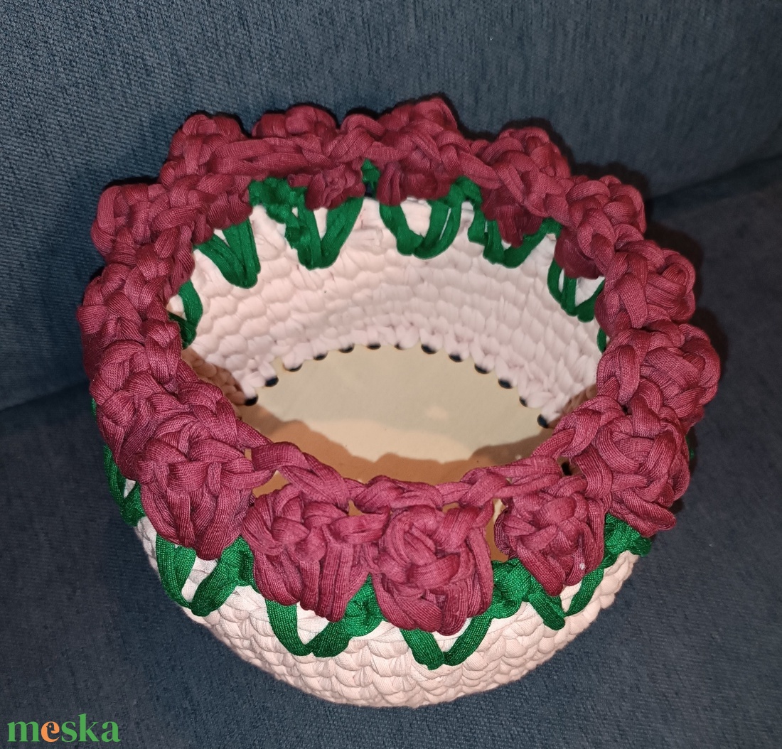 Tulipán mintás horgolt  kosár Anyák Napjára  - otthon & életmód - tárolás & rendszerezés - tárolókosár - Meska.hu