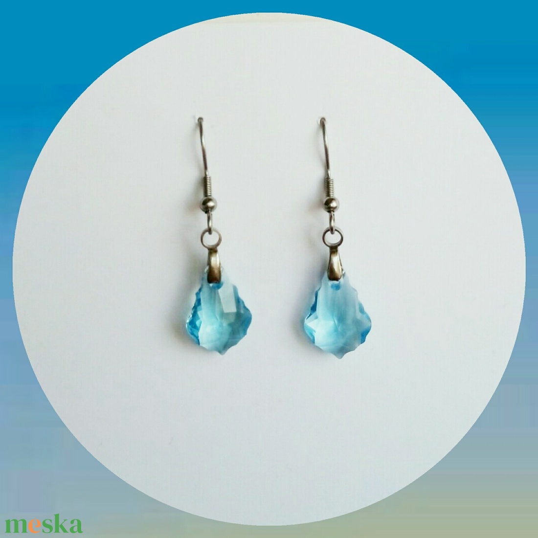 Kék Lagúna - Ezüst színű nemesacél fülbevaló, kék színű Swarovski kristály medállal - ékszer - fülbevaló - lógó fülbevaló - Meska.hu