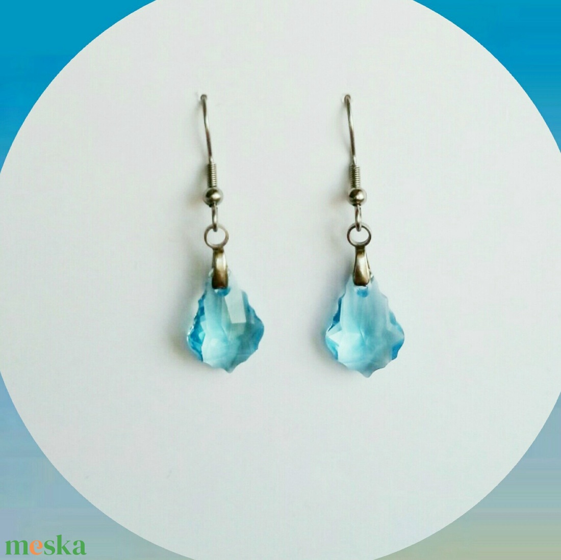 Kék Lagúna - Ezüst színű nemesacél fülbevaló, kék színű Swarovski kristály medállal - ékszer - fülbevaló - lógó fülbevaló - Meska.hu