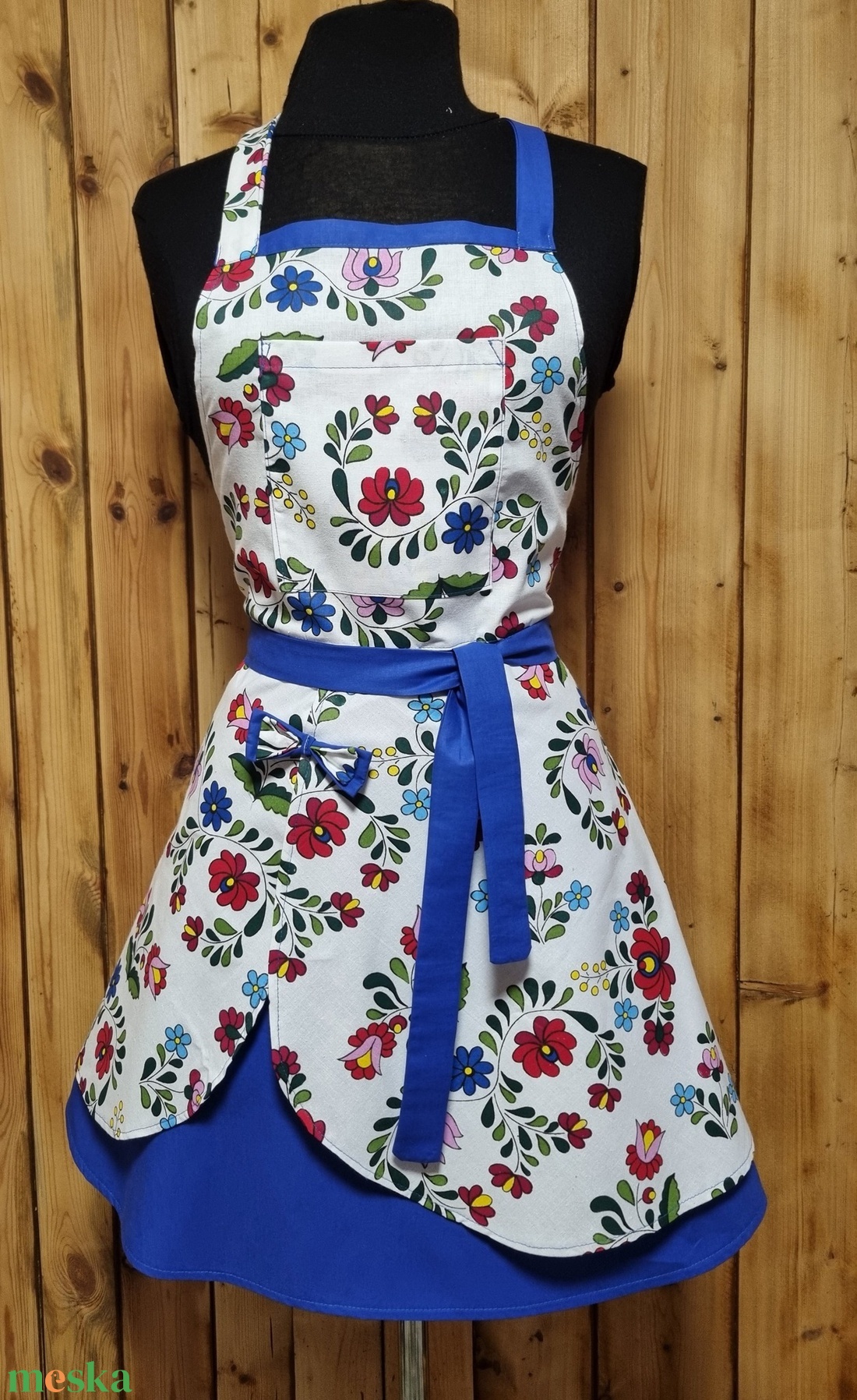 KÉK VAGY PIROS alapon,dupla loknis kötény - otthon & életmód - konyhafelszerelés, tálalás - konyhai textil - kötény - Meska.hu KÉK VAGY PIROS alapon,dupla loknis kötény - otthon & életmód - konyhafelszerelés, tálalás - konyhai textil - kötény - Meska.hu