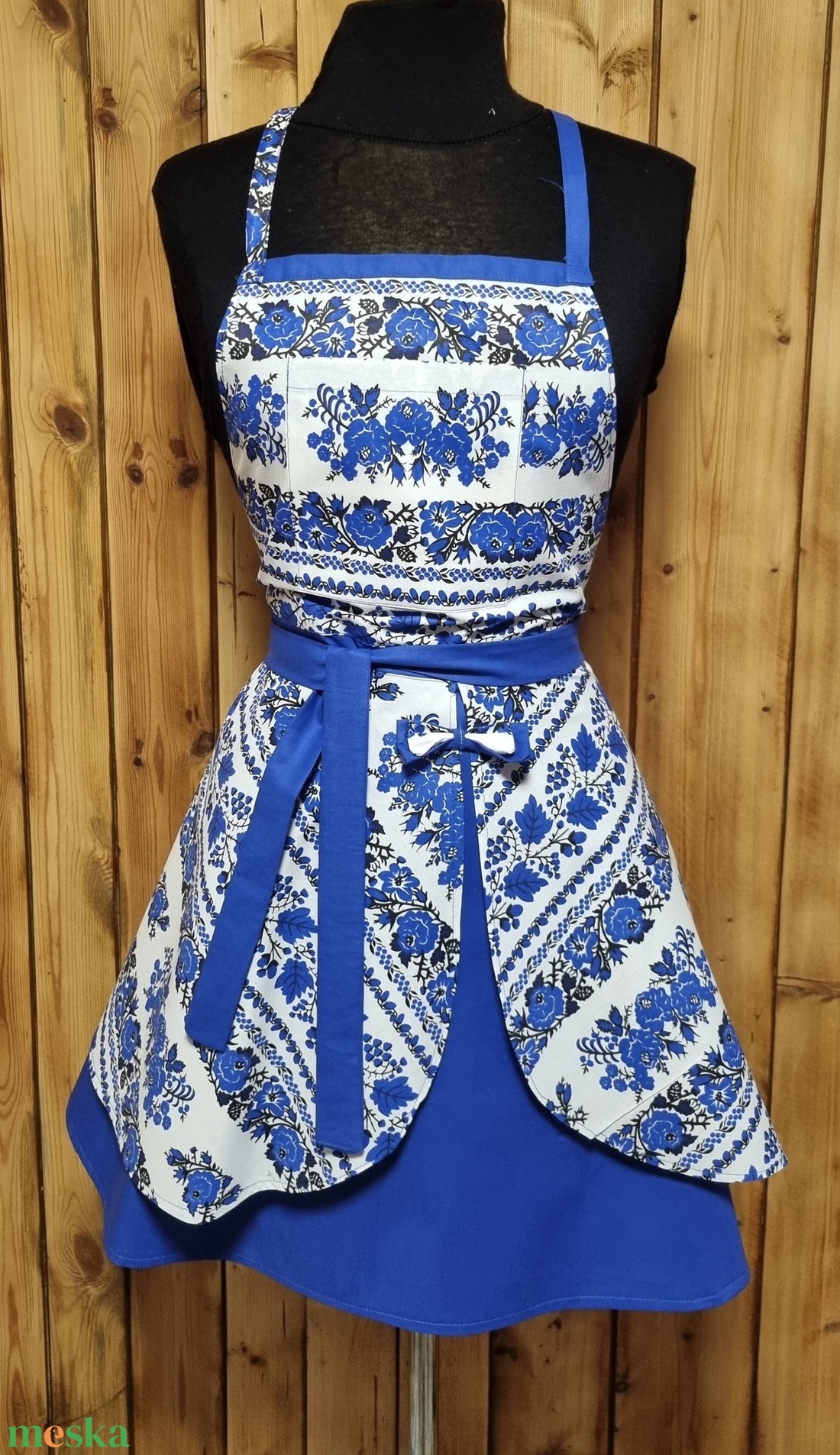 KÉK VAGY PIROS alapon,apró mintás dupla loknis kötény - otthon & életmód - konyhafelszerelés, tálalás - konyhai textil - kötény - Meska.hu