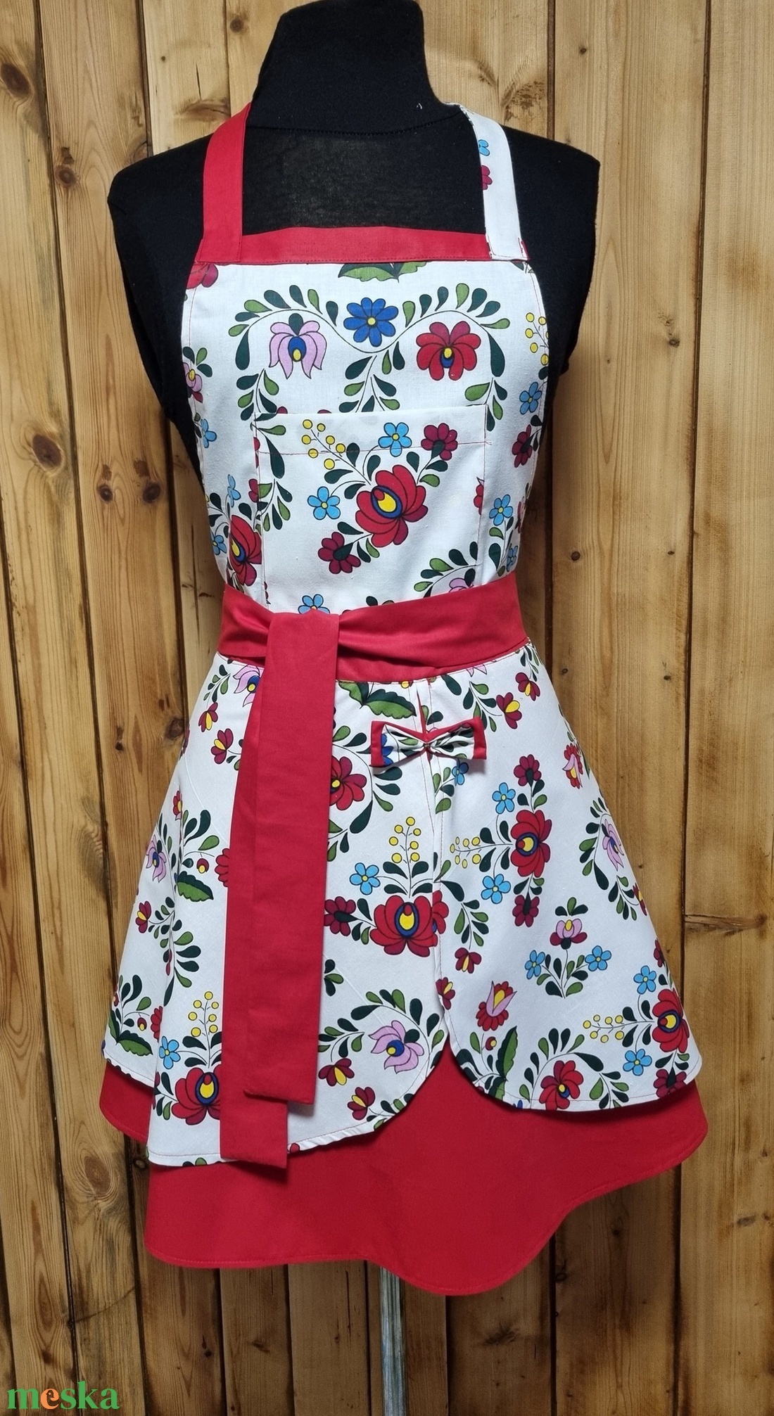 Piros alapon,dupla loknis kötény - otthon & életmód - konyhafelszerelés, tálalás - konyhai textil - kötény - Meska.hu Piros alapon,dupla loknis kötény - otthon & életmód - konyhafelszerelés, tálalás - konyhai textil - kötény - Meska.hu