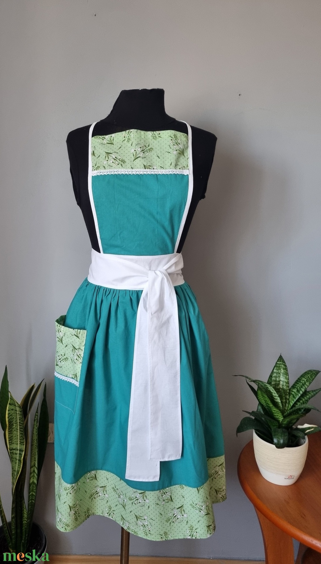 Hosszított,hóvirág mintás kötény - otthon & életmód - konyhafelszerelés, tálalás - konyhai textil - kötény - Meska.hu Hosszított,hóvirág mintás kötény - otthon & életmód - konyhafelszerelés, tálalás - konyhai textil - kötény - Meska.hu