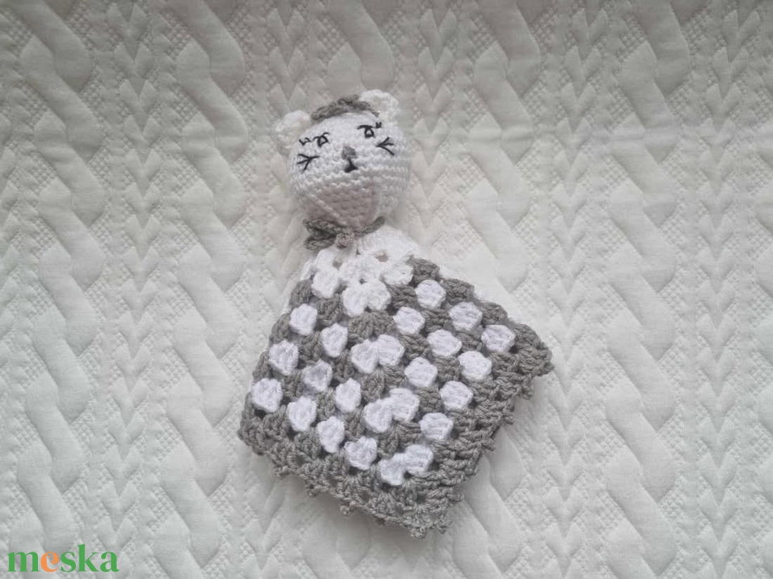 Horgolt cica szundikendő - játék & sport - 3 éves kor alattiaknak - alvóka & rongyi - Meska.hu